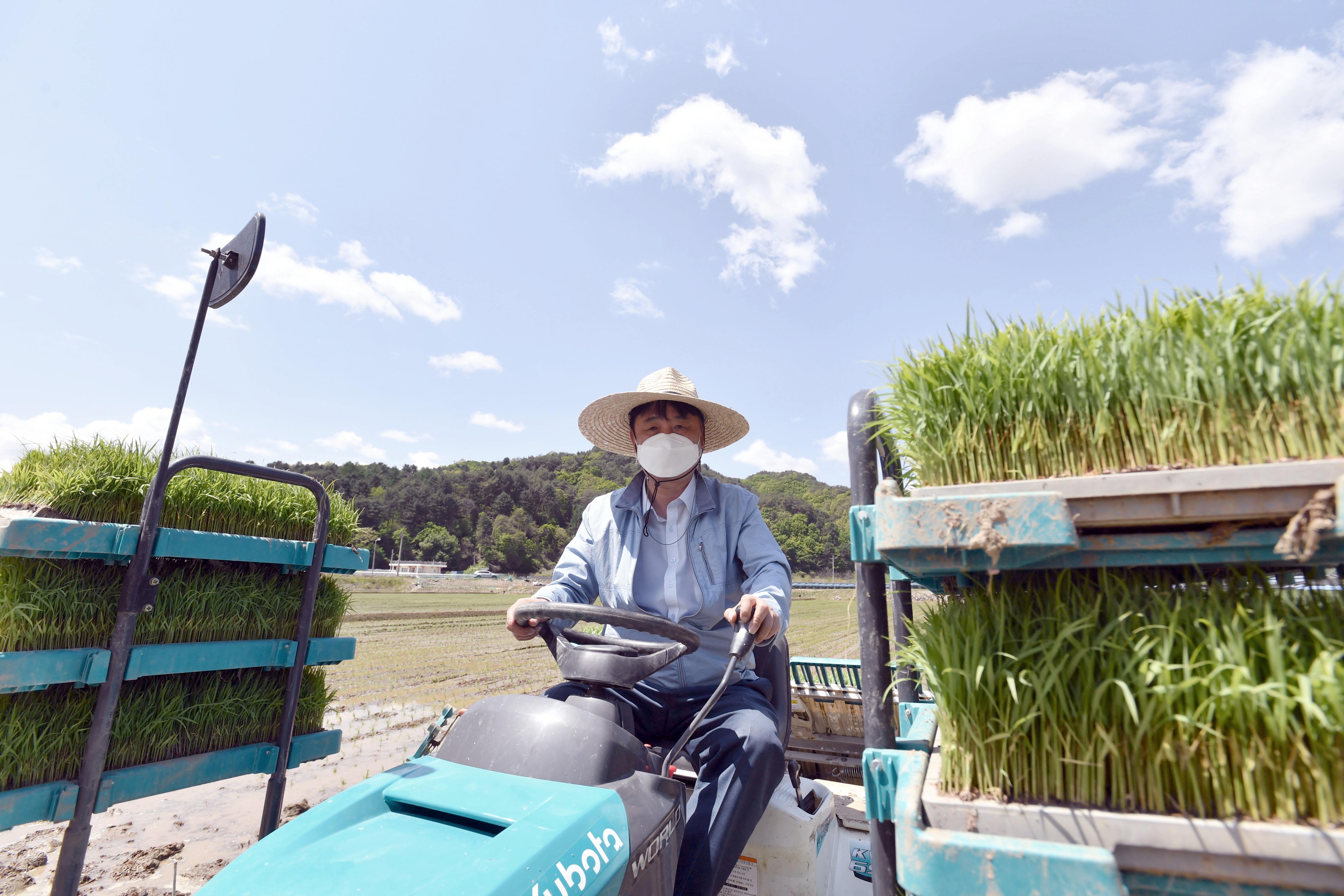 2021 화천군 상서면 파포리 첫모내기 현장 격려 의 사진