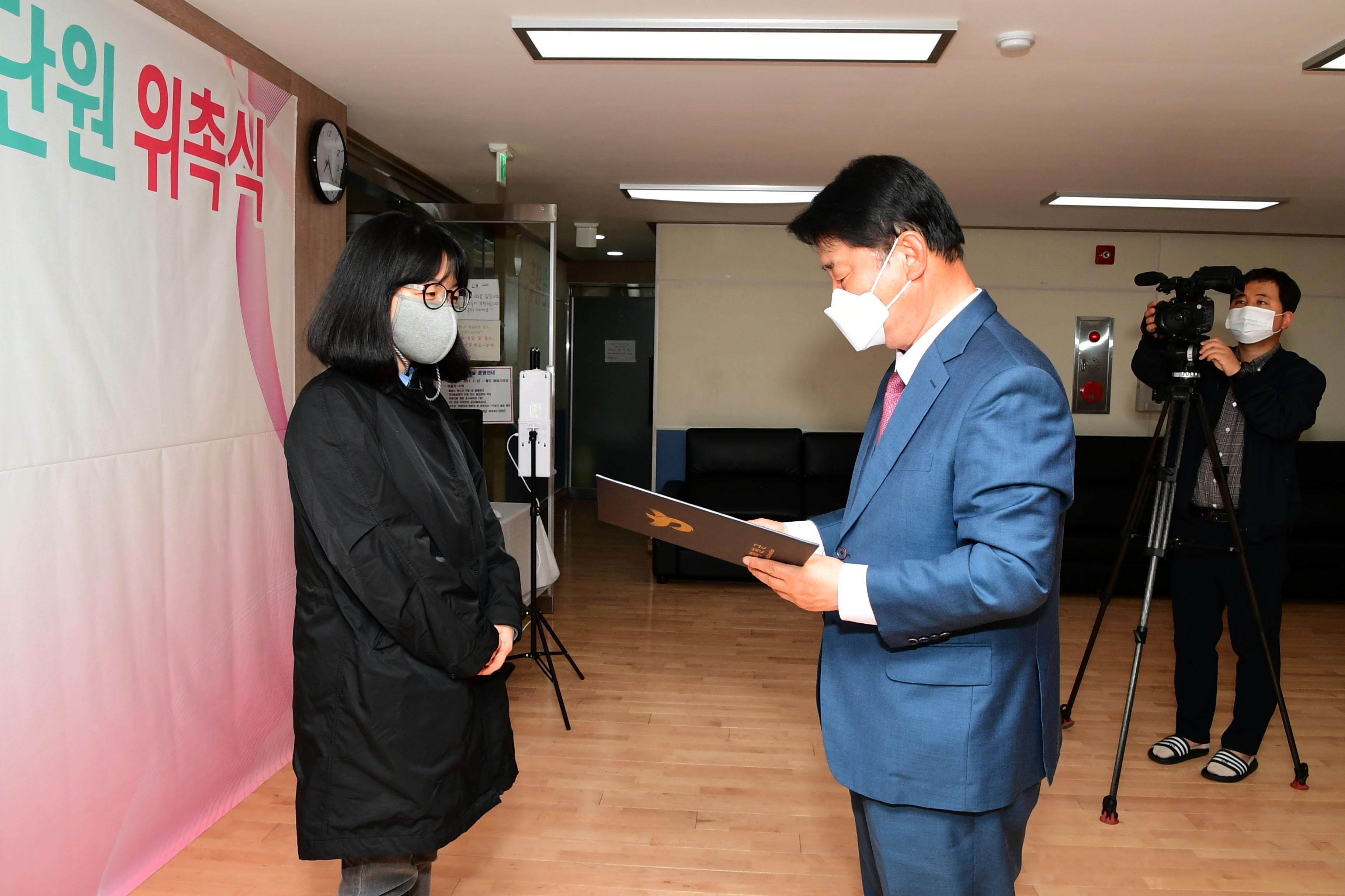 2021 화천군여성합창단 신임 지휘자 및 합창단원 위촉장 수여식 의 사진