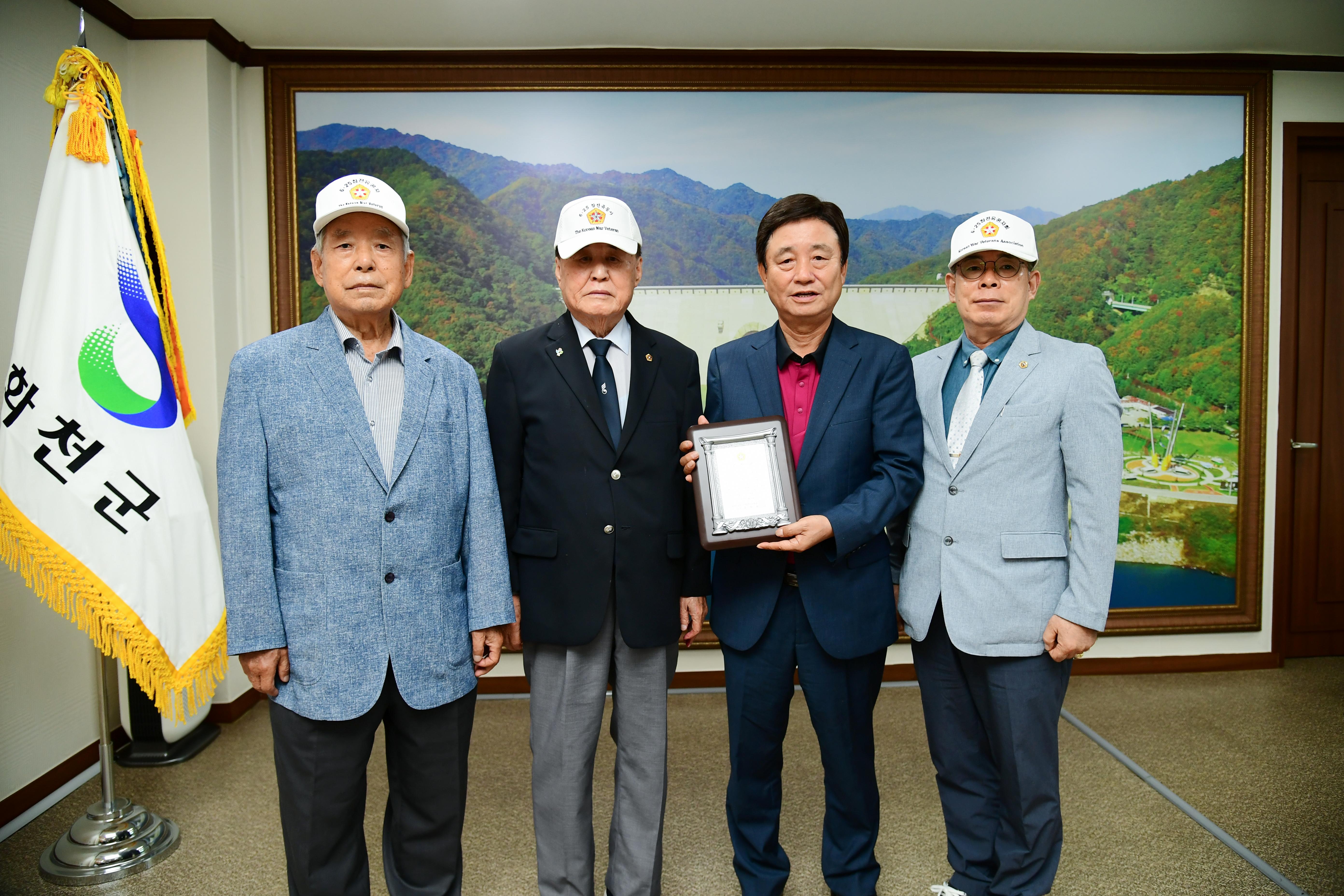 2023 6.25 참전유공자 예우 감사패 증정식 의 사진