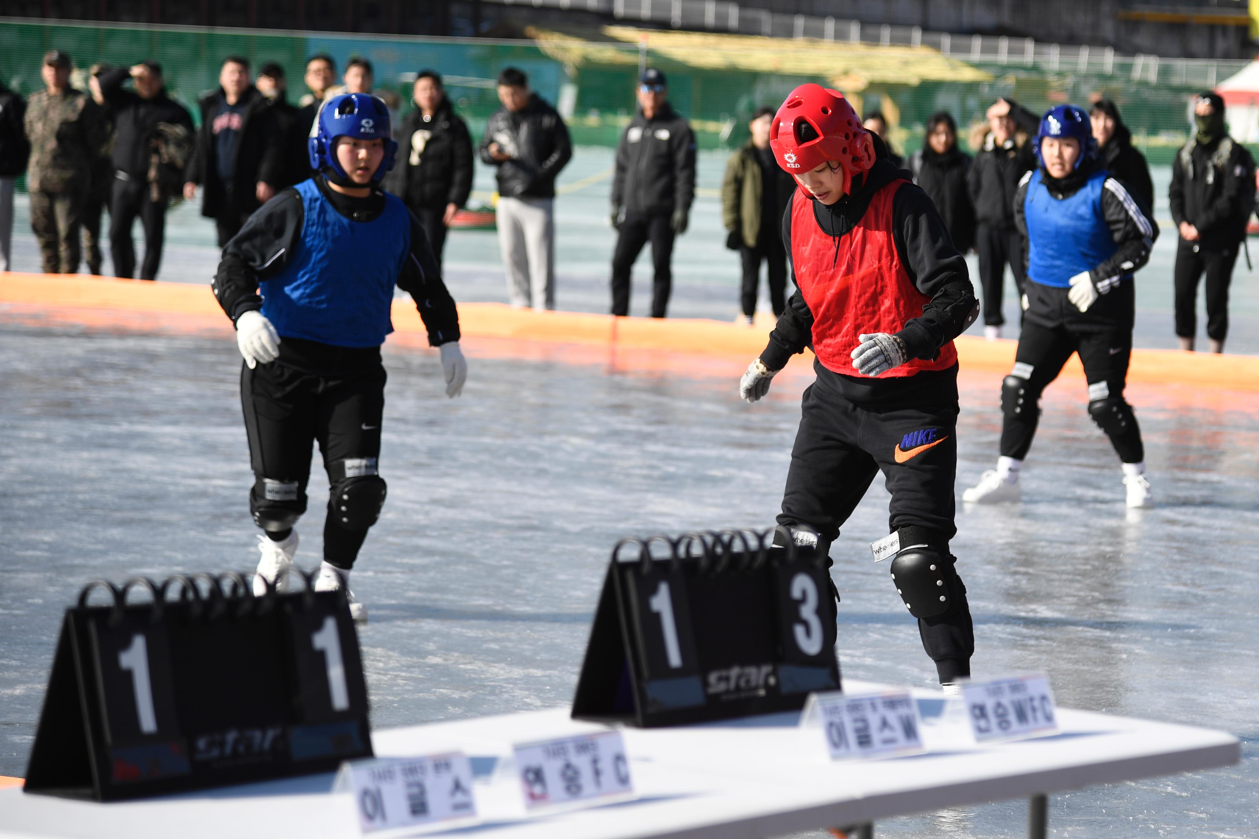 화천산천어축제_2군단장기 얼음축구대회 사진
