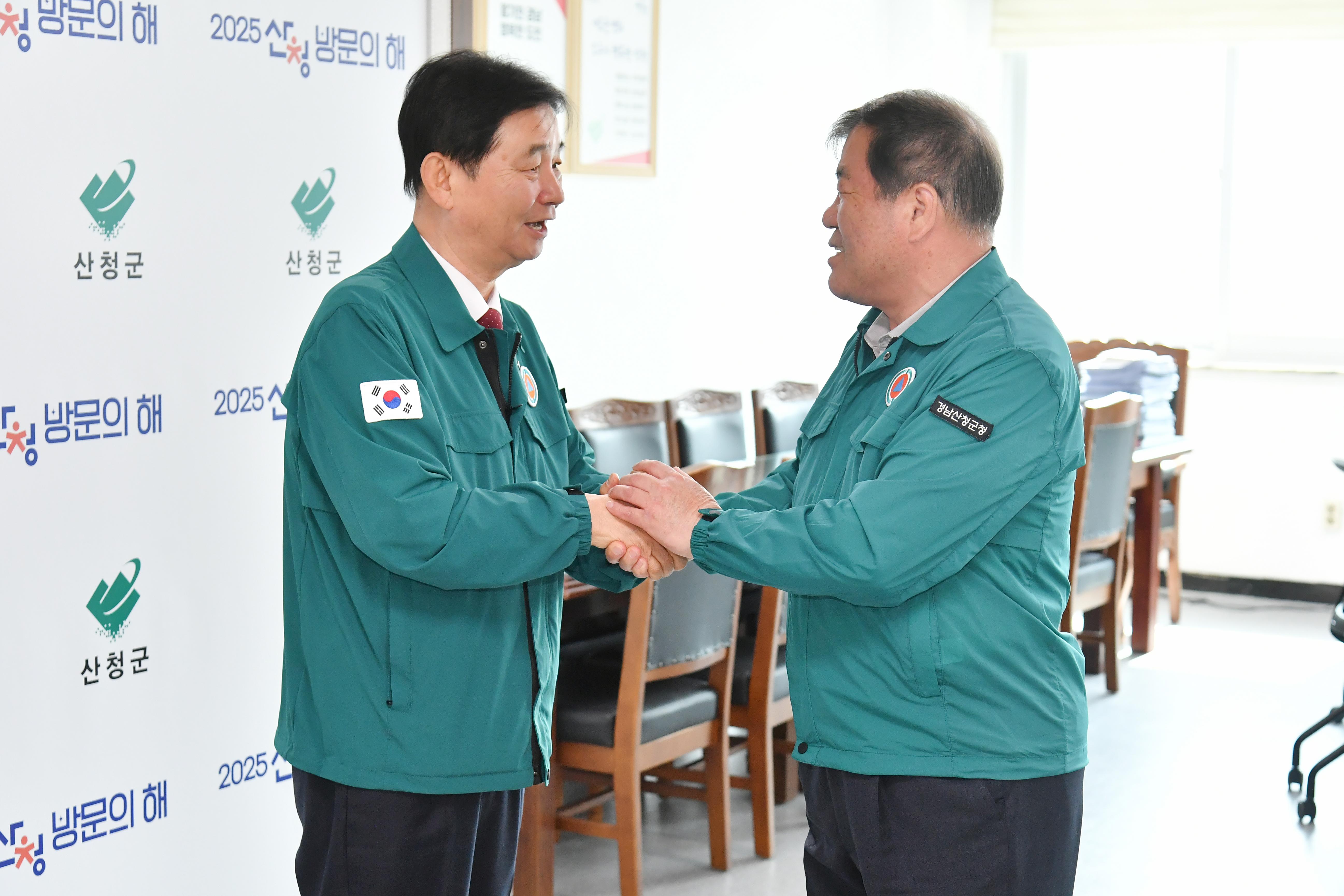영남지역 산불피해지원 성금 기탁식 의 사진