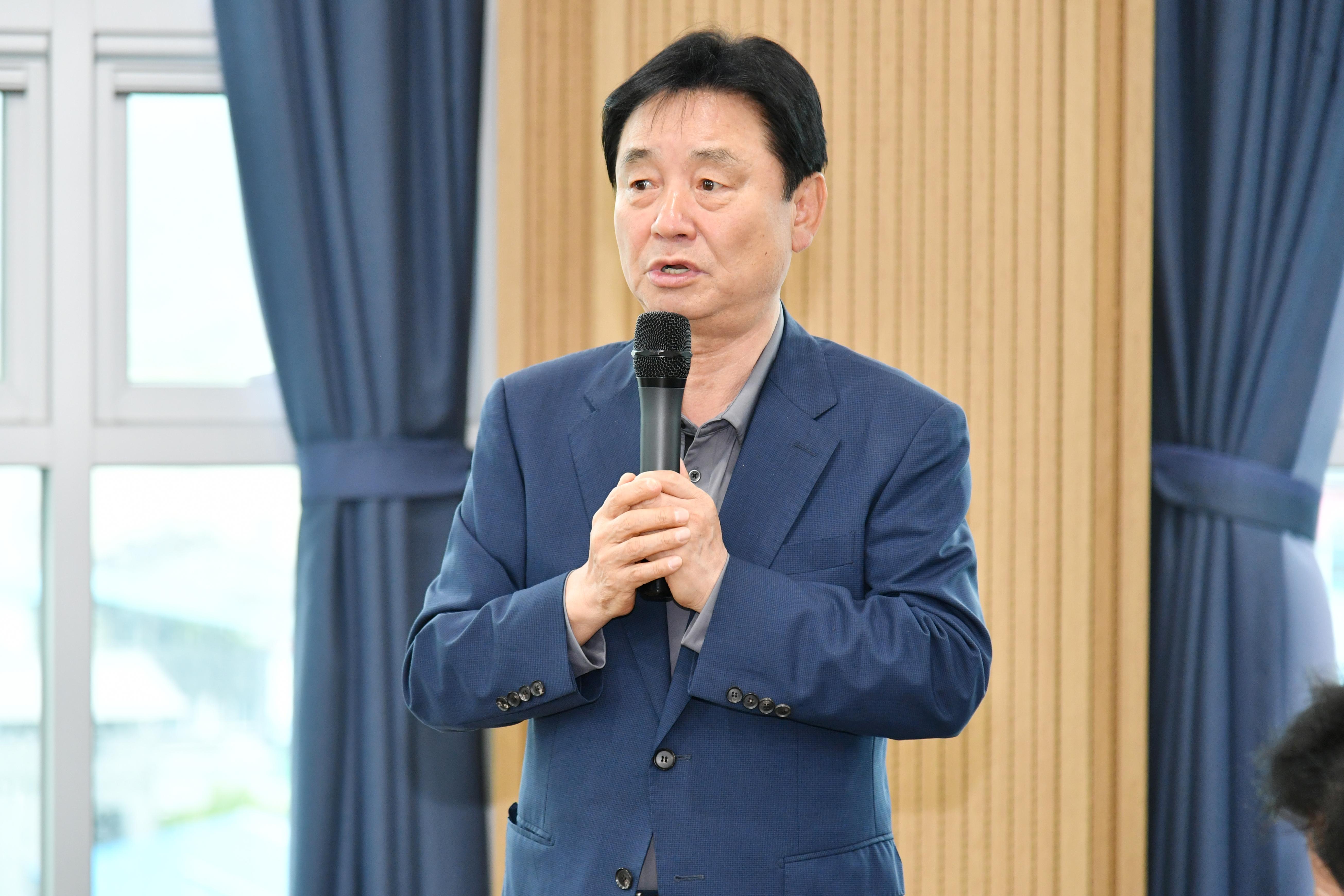 대한민국무공수훈자회 화천군지회장 취임식 의 사진