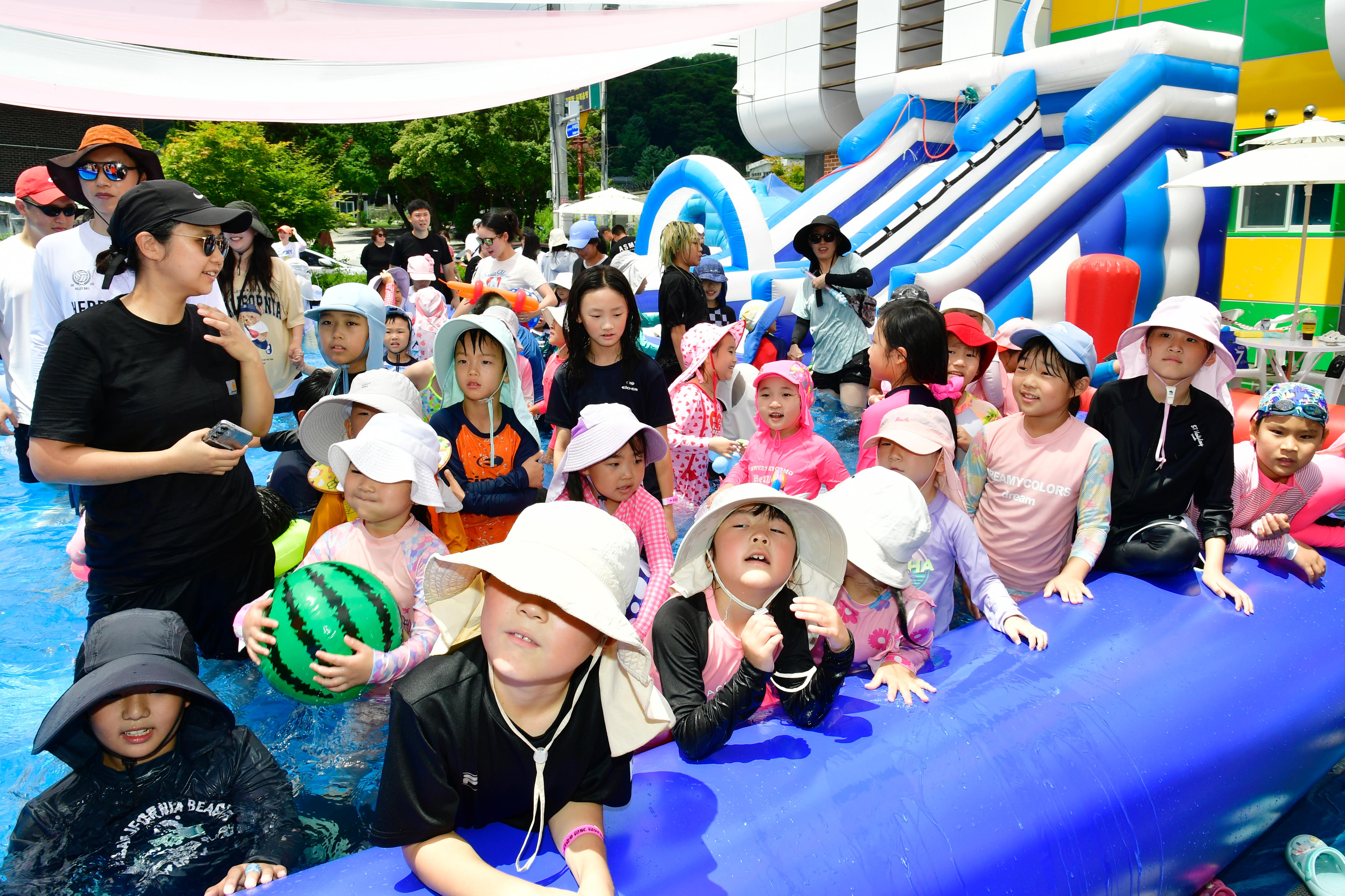 사내도서관 개관 8주년 기념행사 의 사진