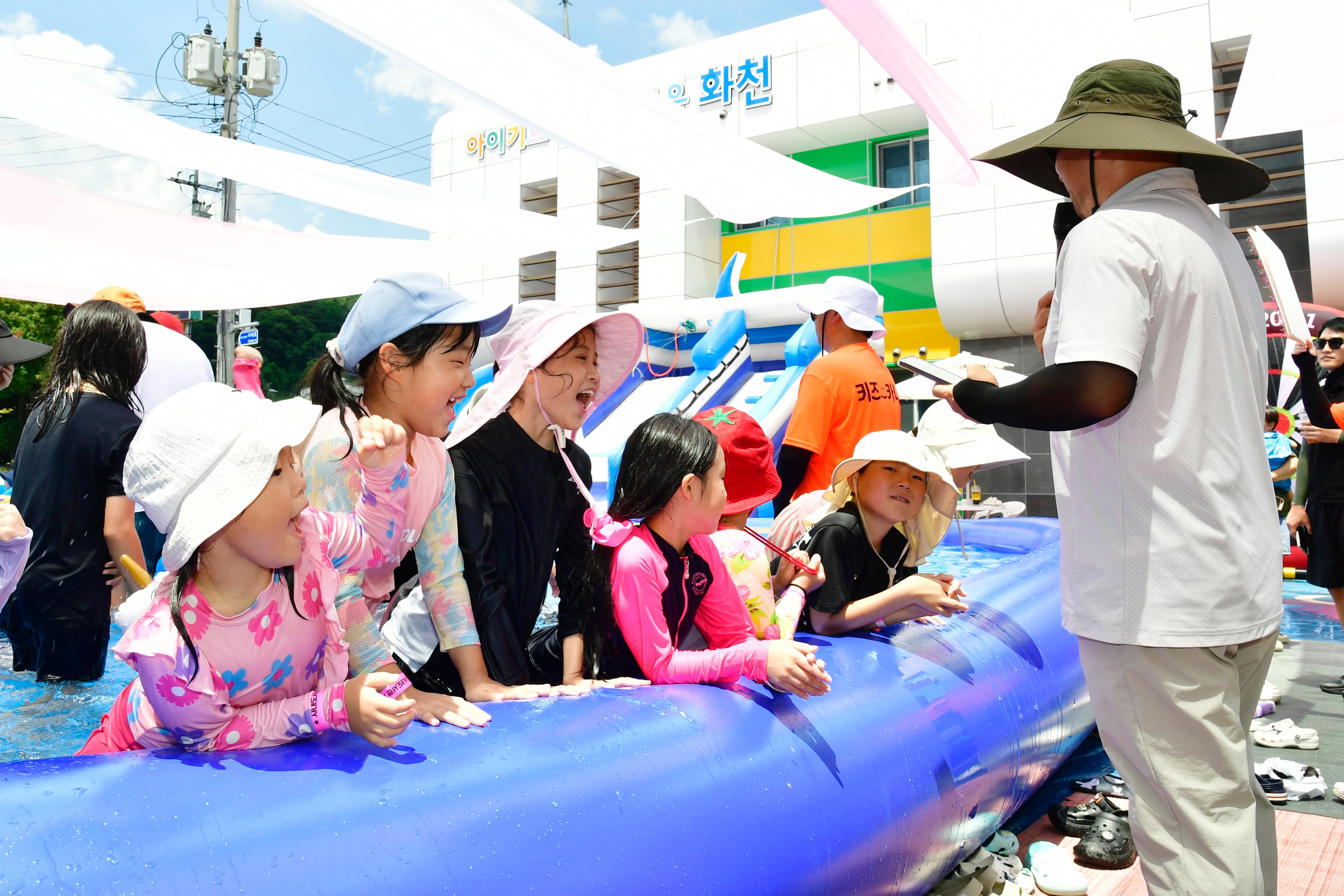 사내도서관 개관 8주년 기념행사 의 사진