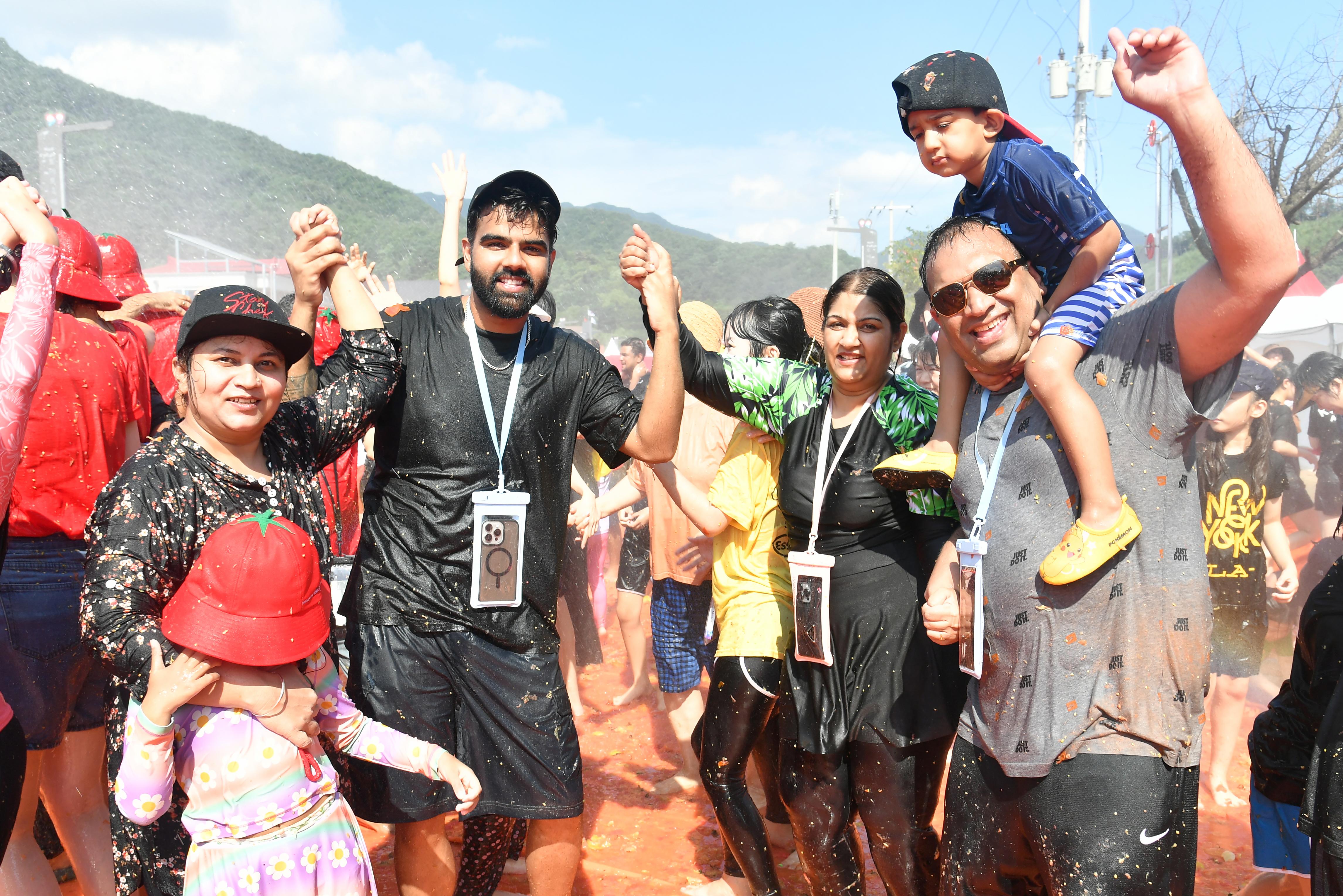 2025화천토마토축제_황금반지를 찾아라 의 사진
