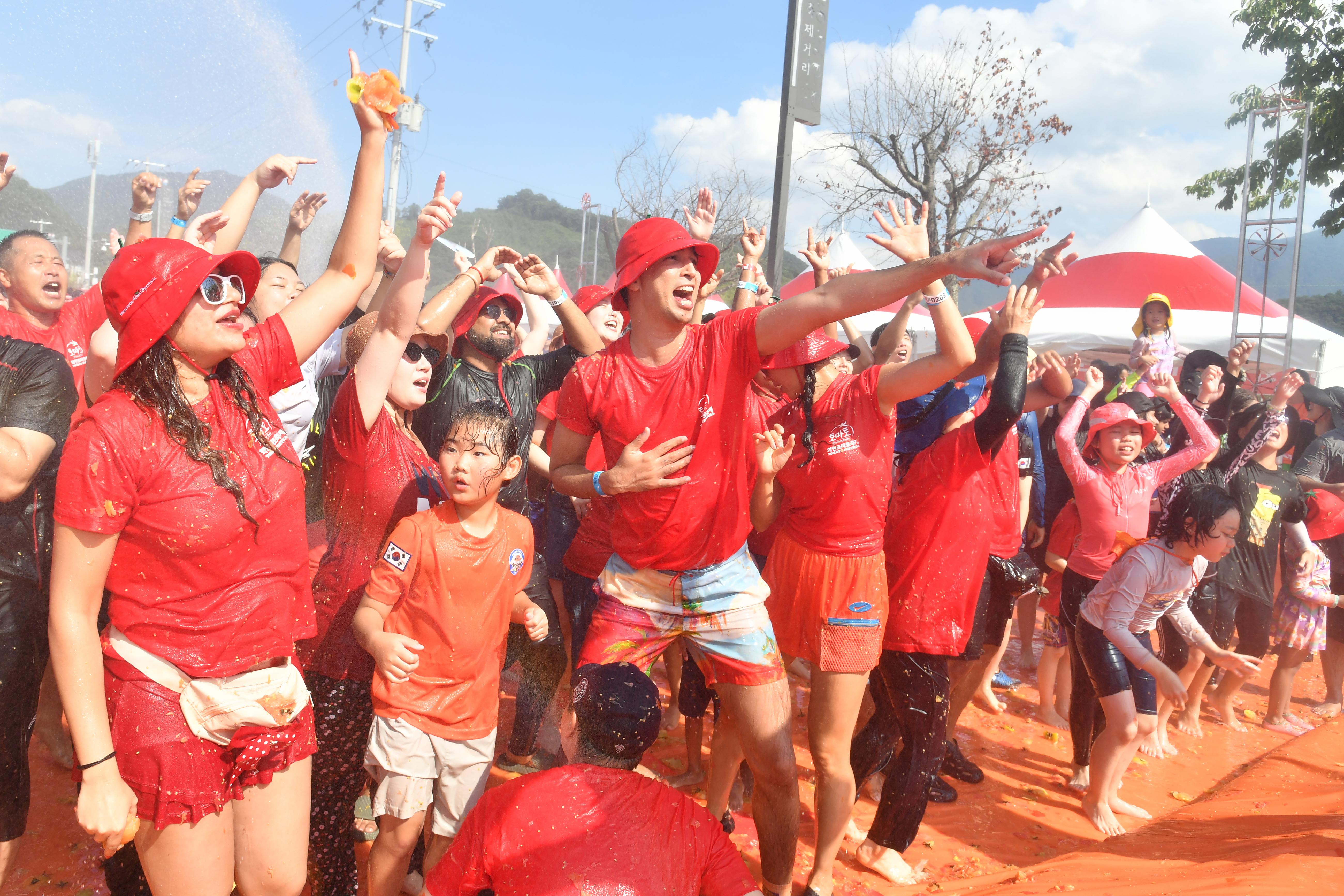 2025화천토마토축제_황금반지를 찾아라 의 사진