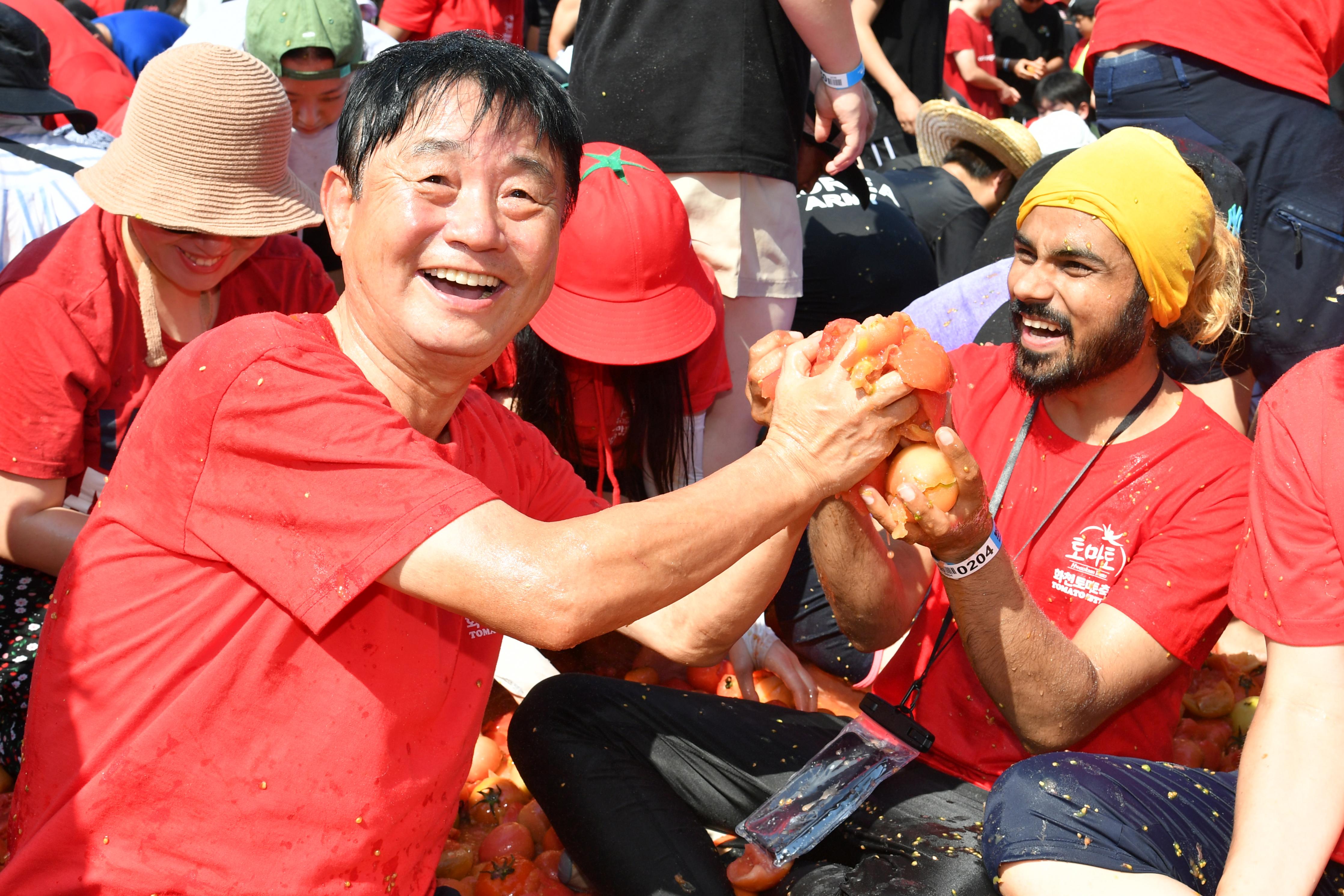 2025화천토마토축제_황금반지를 찾아라 의 사진