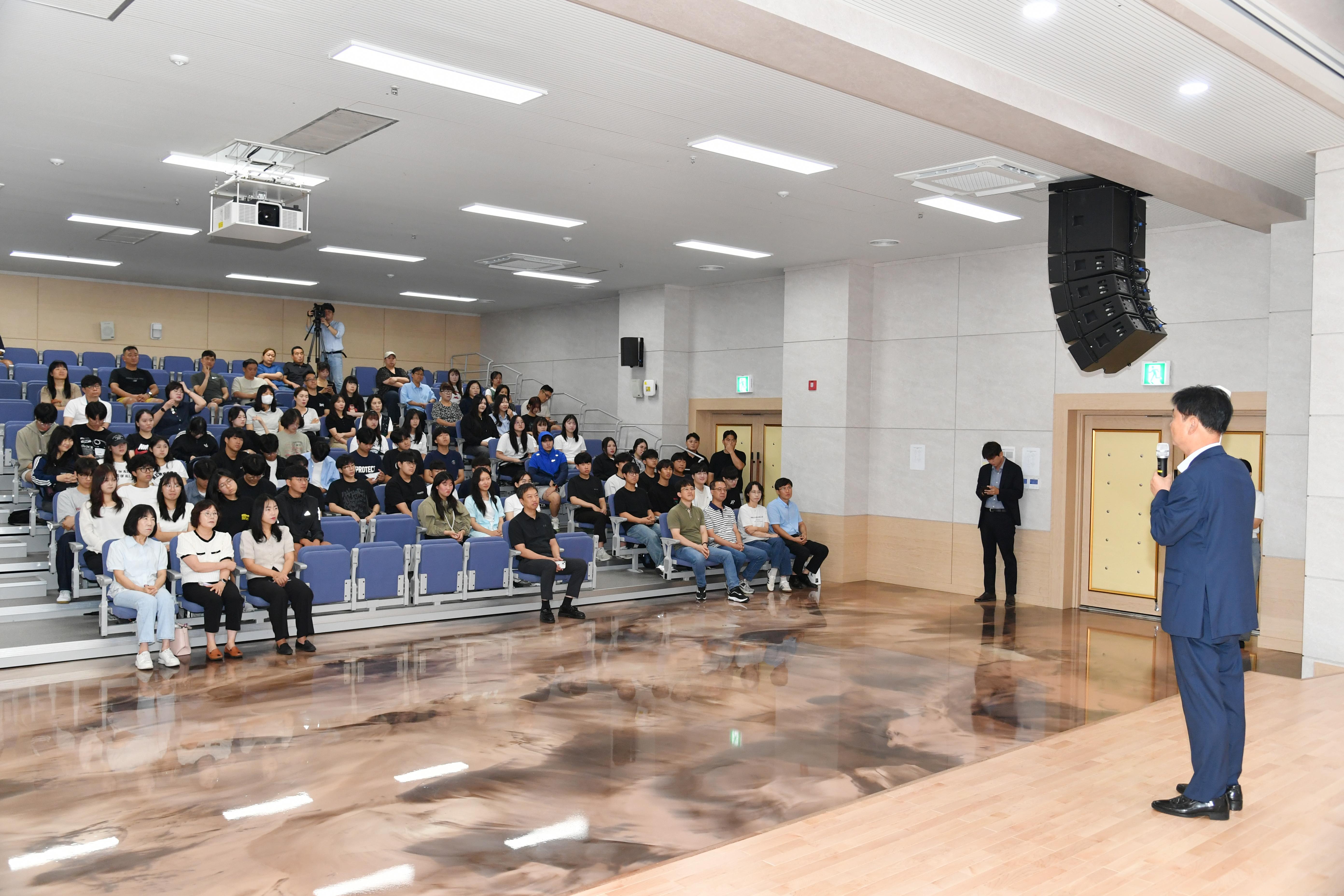2025 청소년 해외배낭연수 결과보고회 의 사진