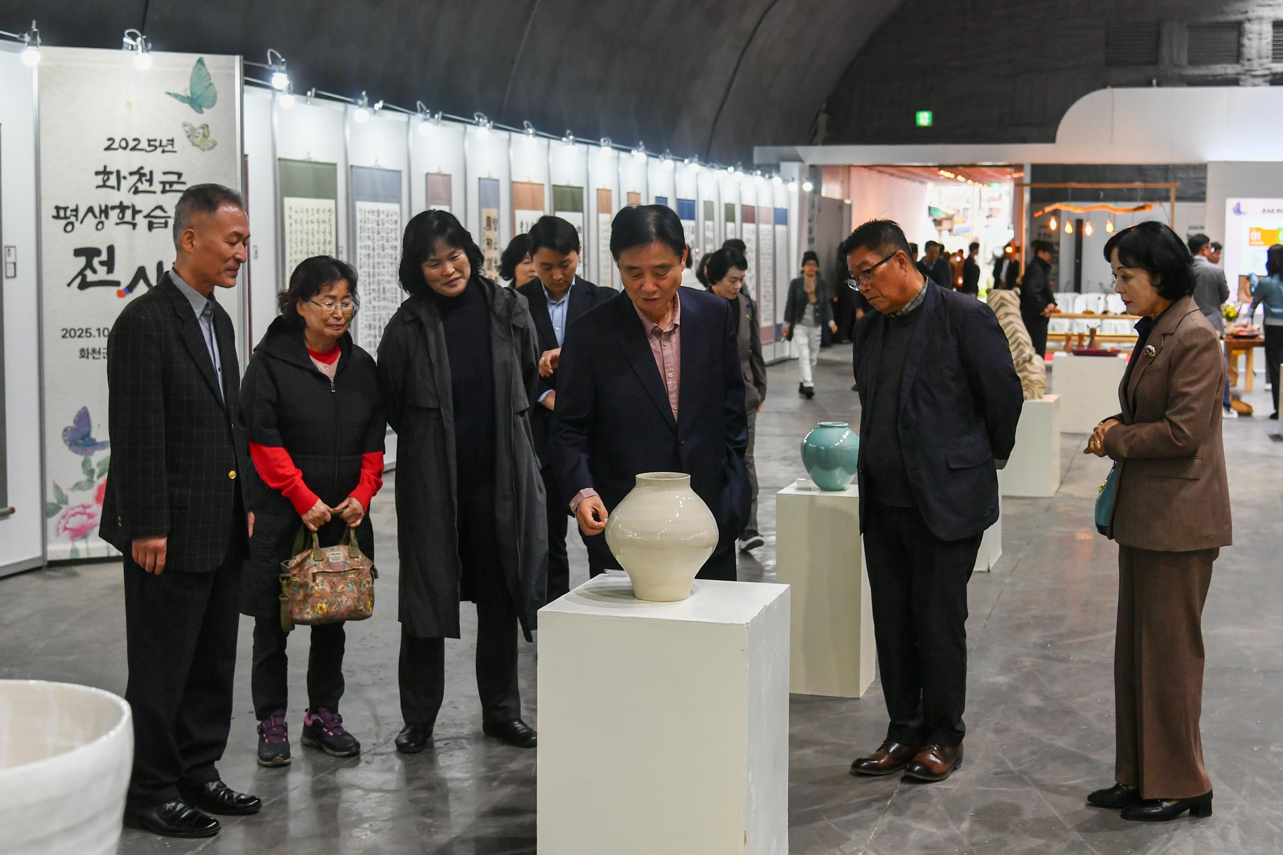 2025 화천군 평생학습축제 전시회 의 사진