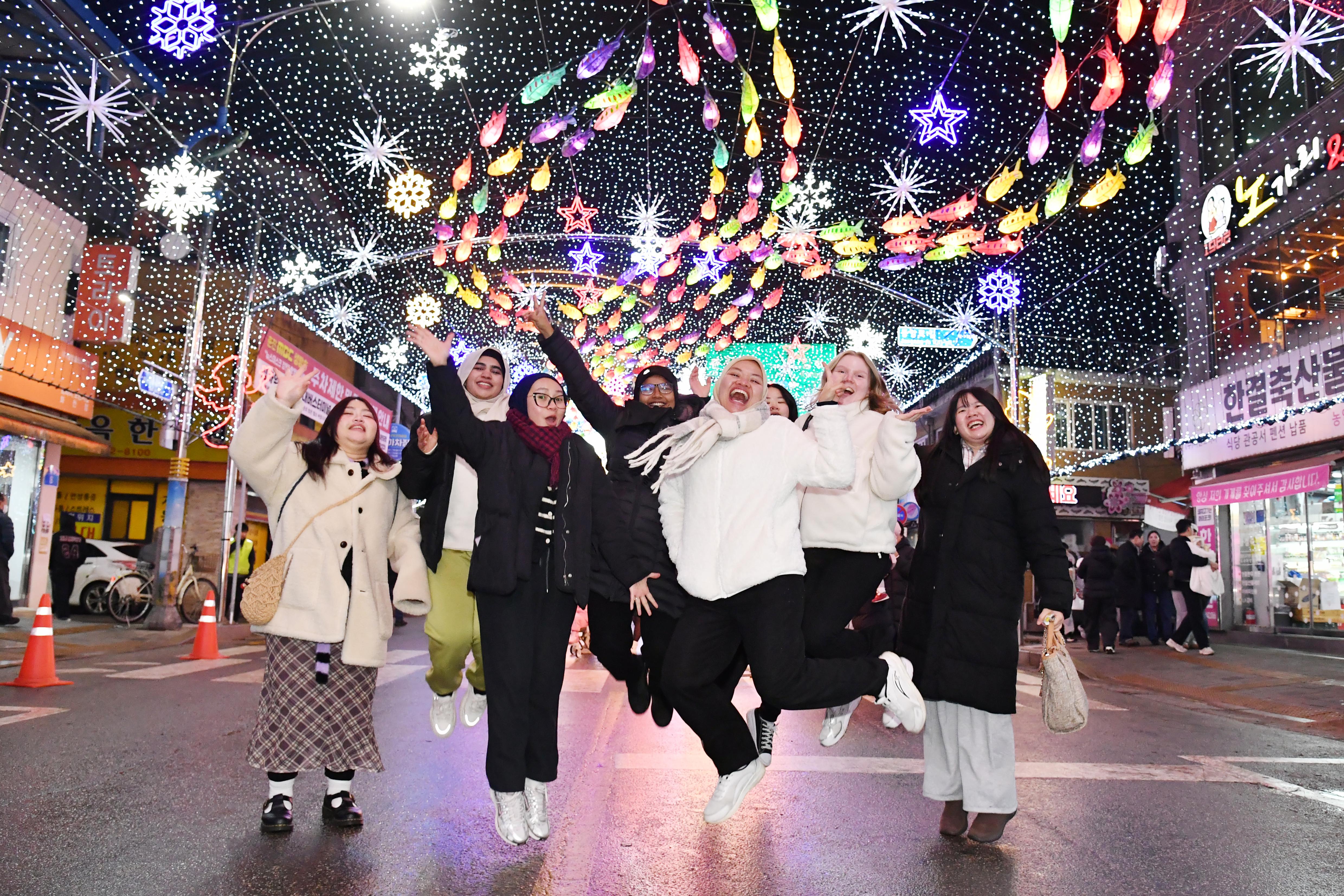 2026화천산천어축제 선등거리 점등식 의 사진