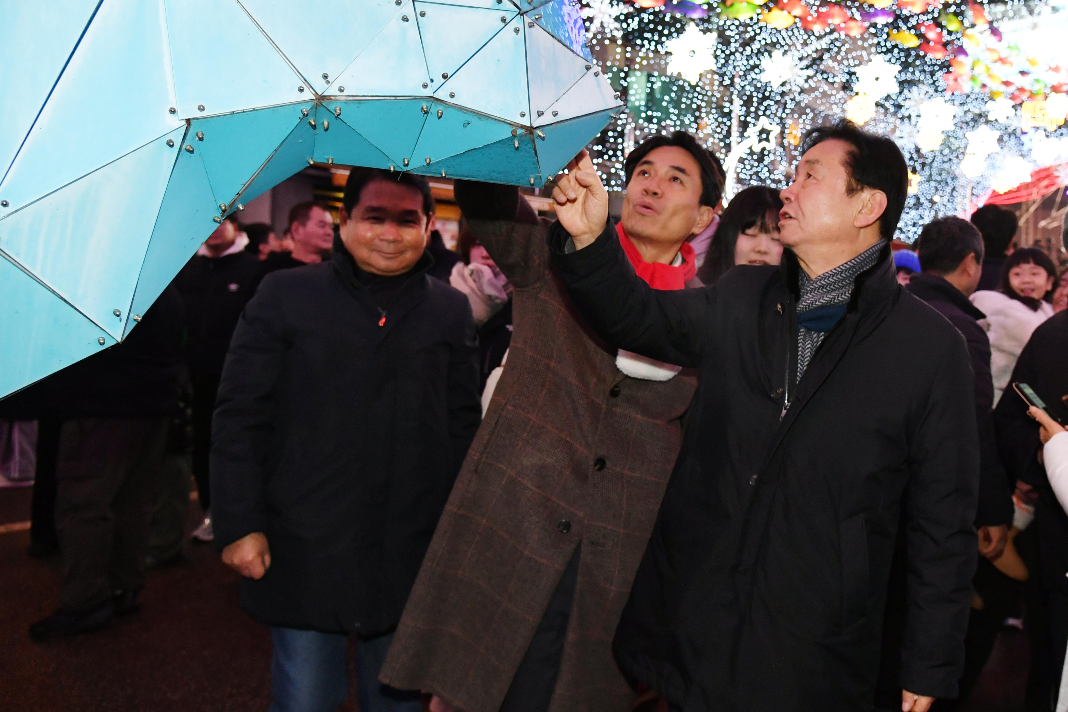 2026화천산천어축제 선등거리 점등식 의 사진