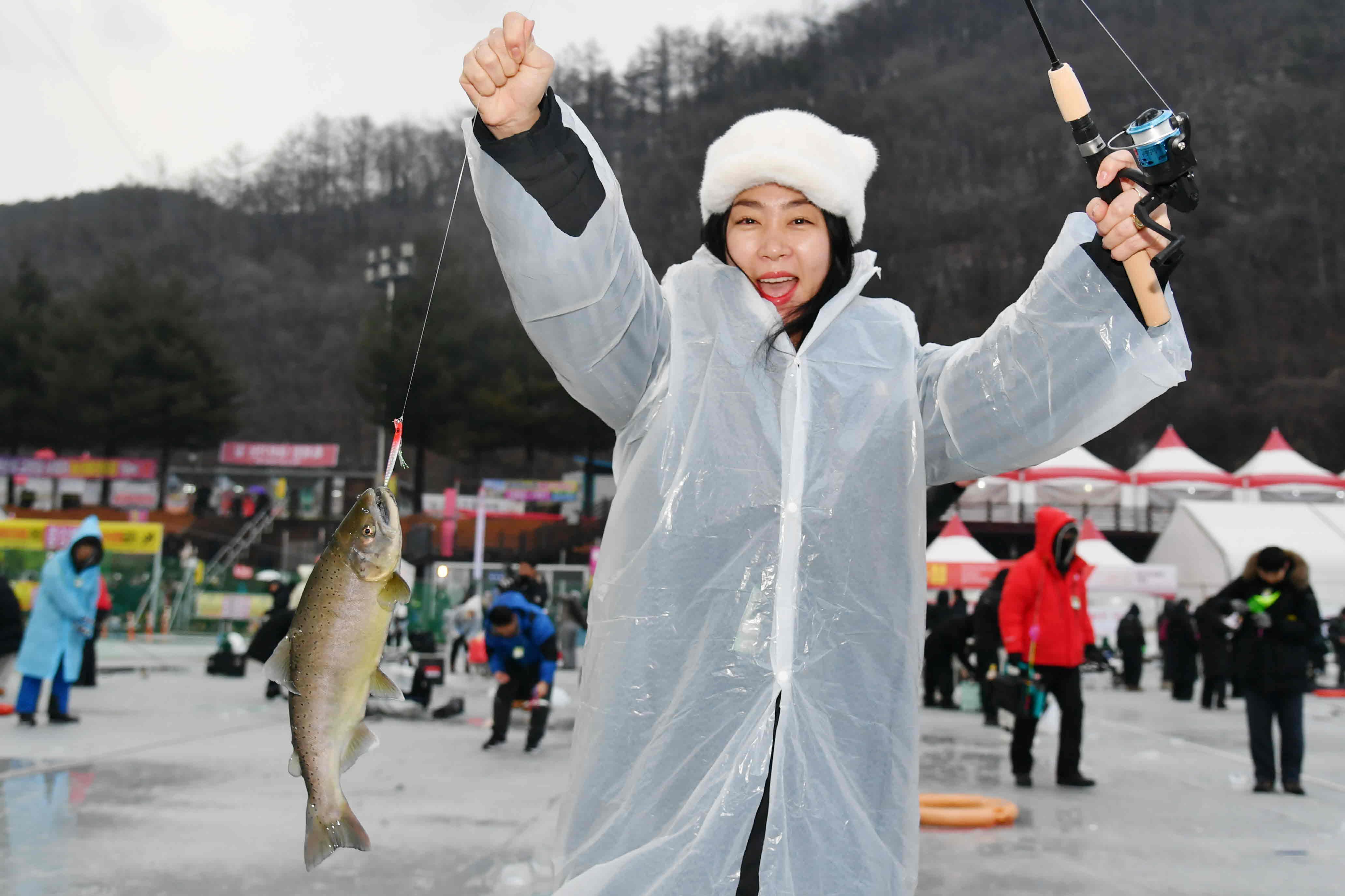2026화천산천어축제_얼음낚시 의 사진