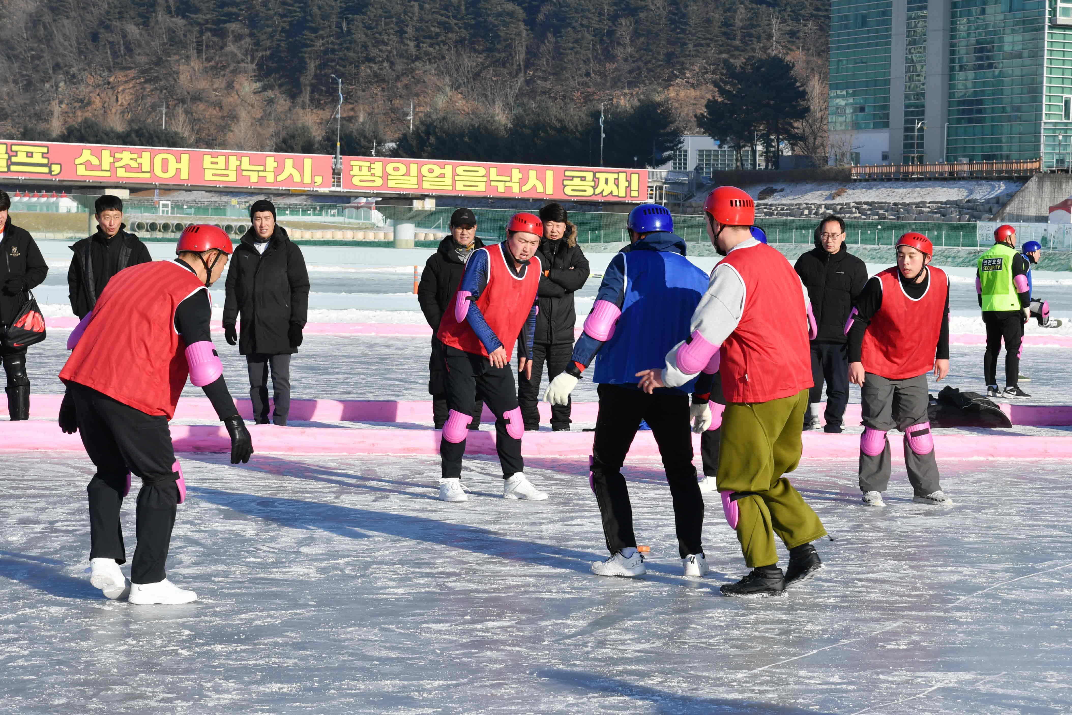 2026 산천어배 군민화합 얼음축구대회 의 사진