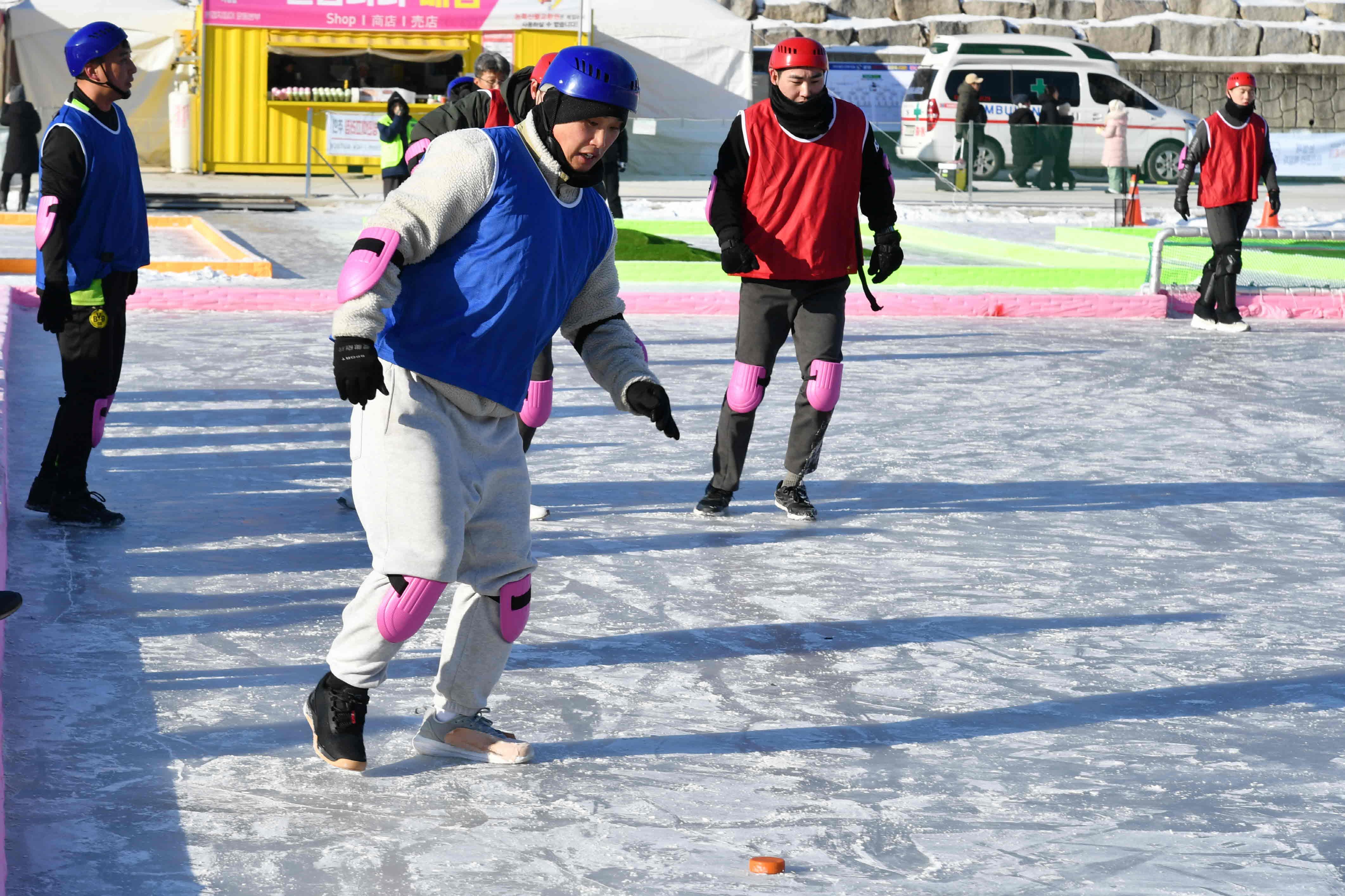 2026 산천어배 군민화합 얼음축구대회 의 사진
