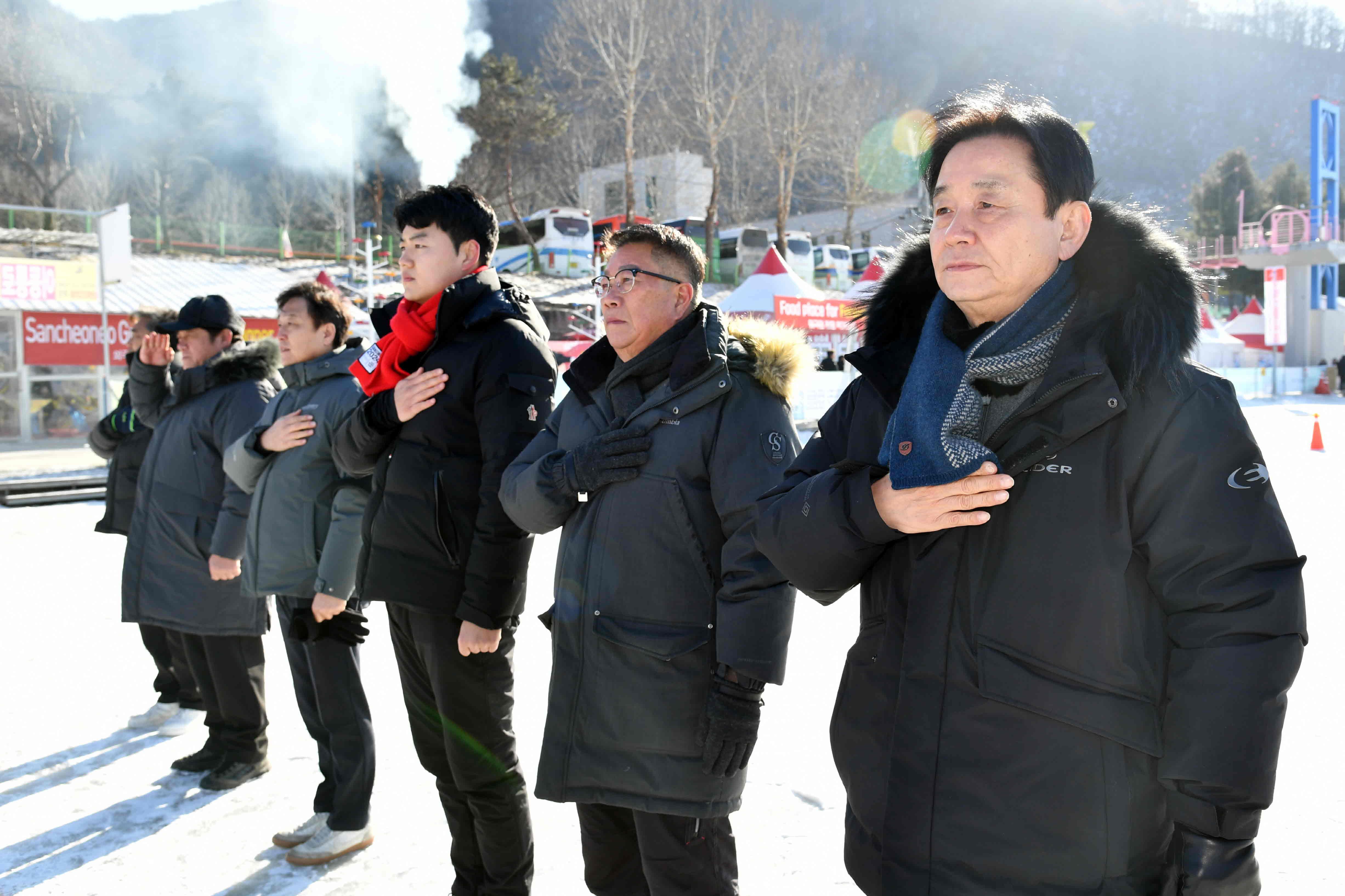 2026 산천어배 군민화합 얼음축구대회 의 사진