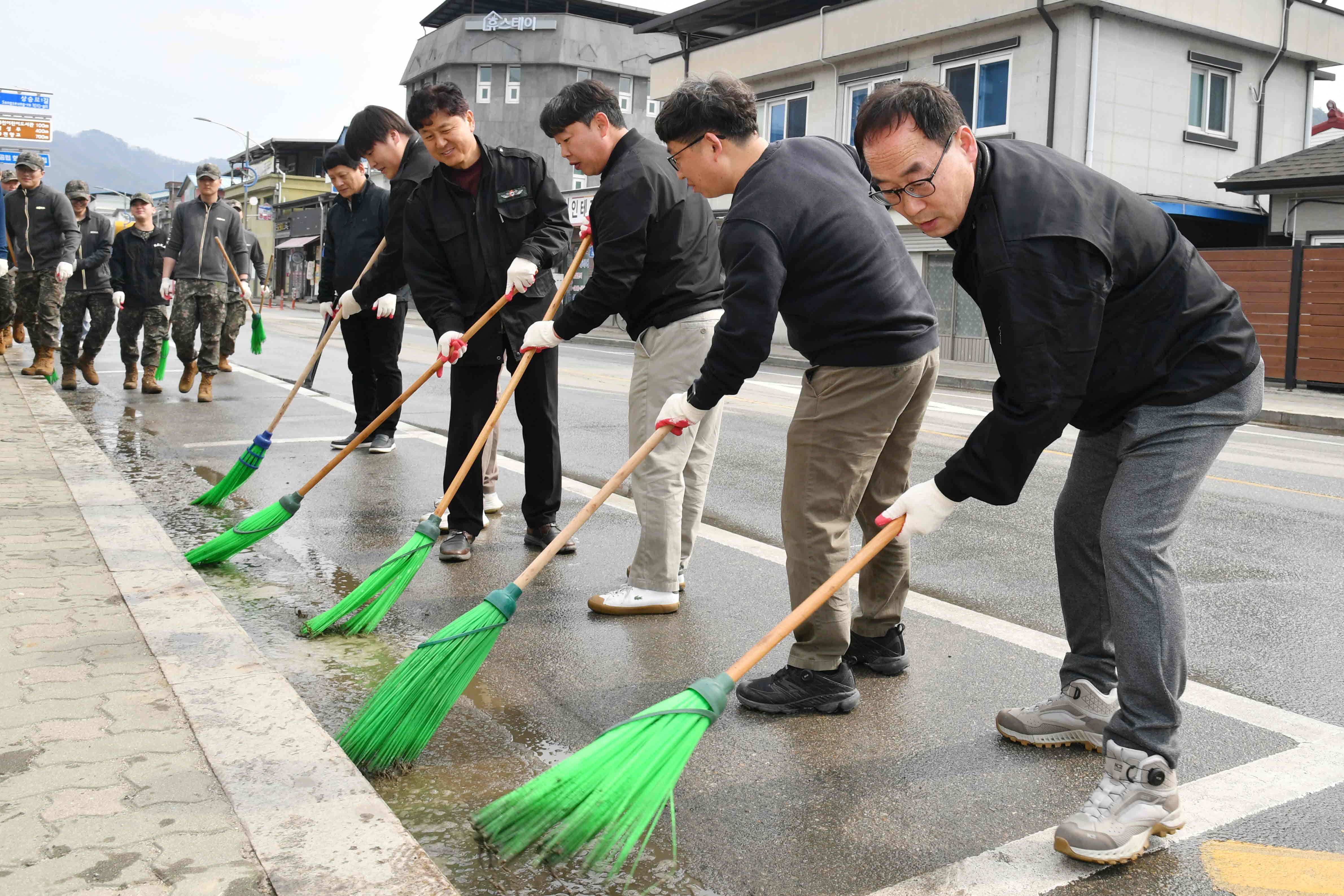 2026 화천군 새봄맞이 환경정화 사진