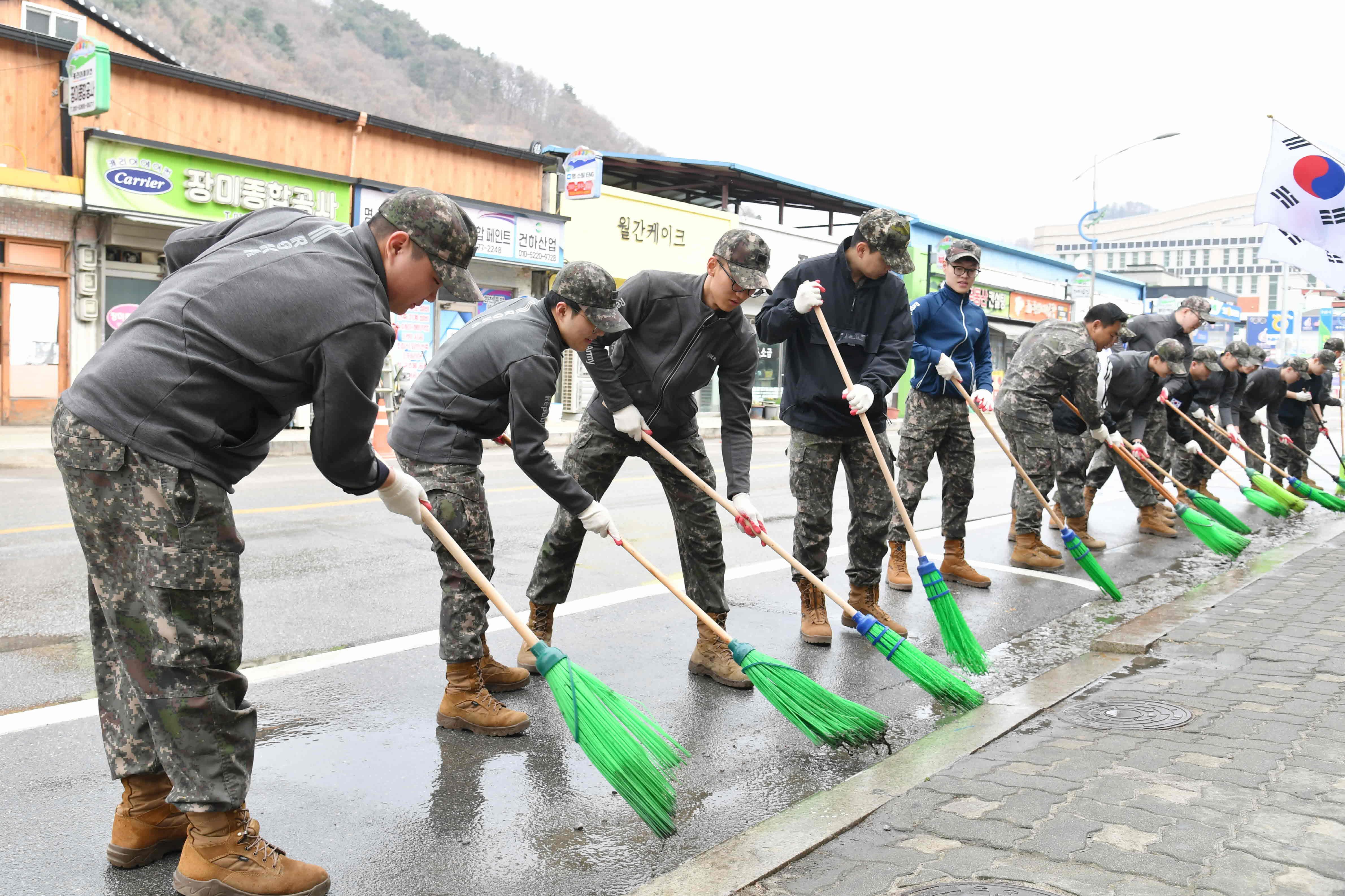 2026 화천군 새봄맞이 환경정화 의 사진