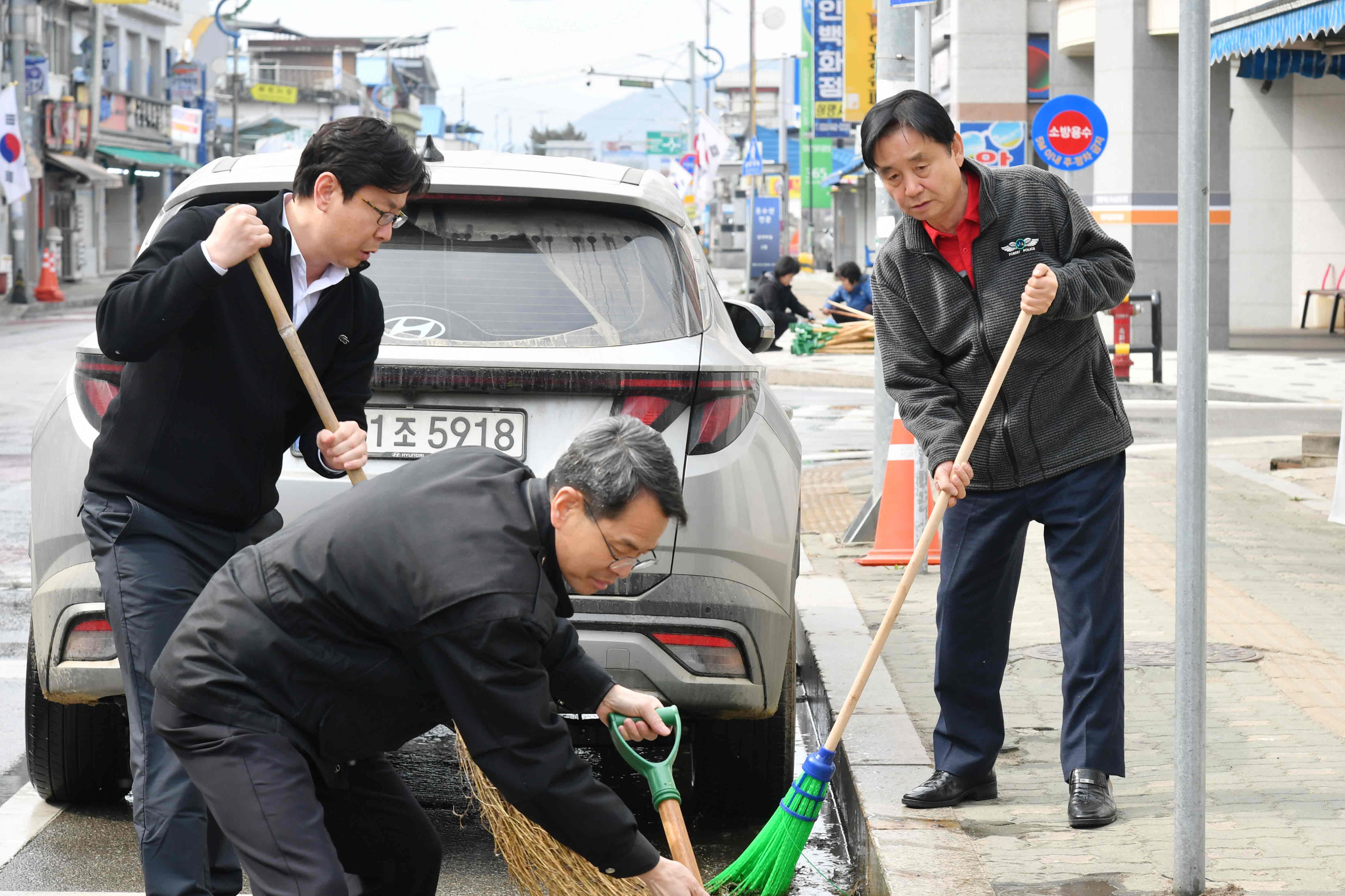 2026 화천군 새봄맞이 환경정화 의 사진