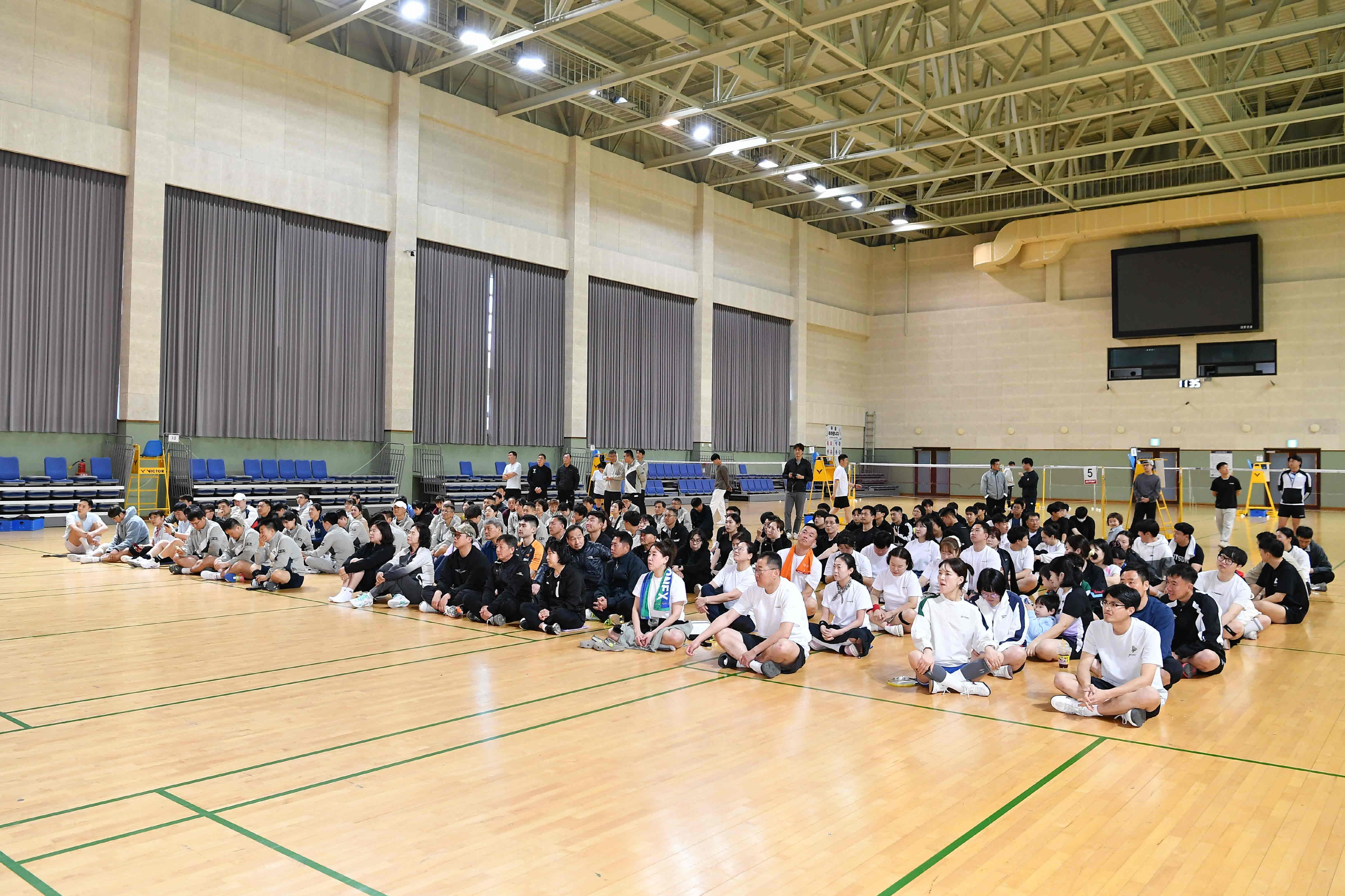 제11회 화천군협회장기 배드민턴대회 의 사진