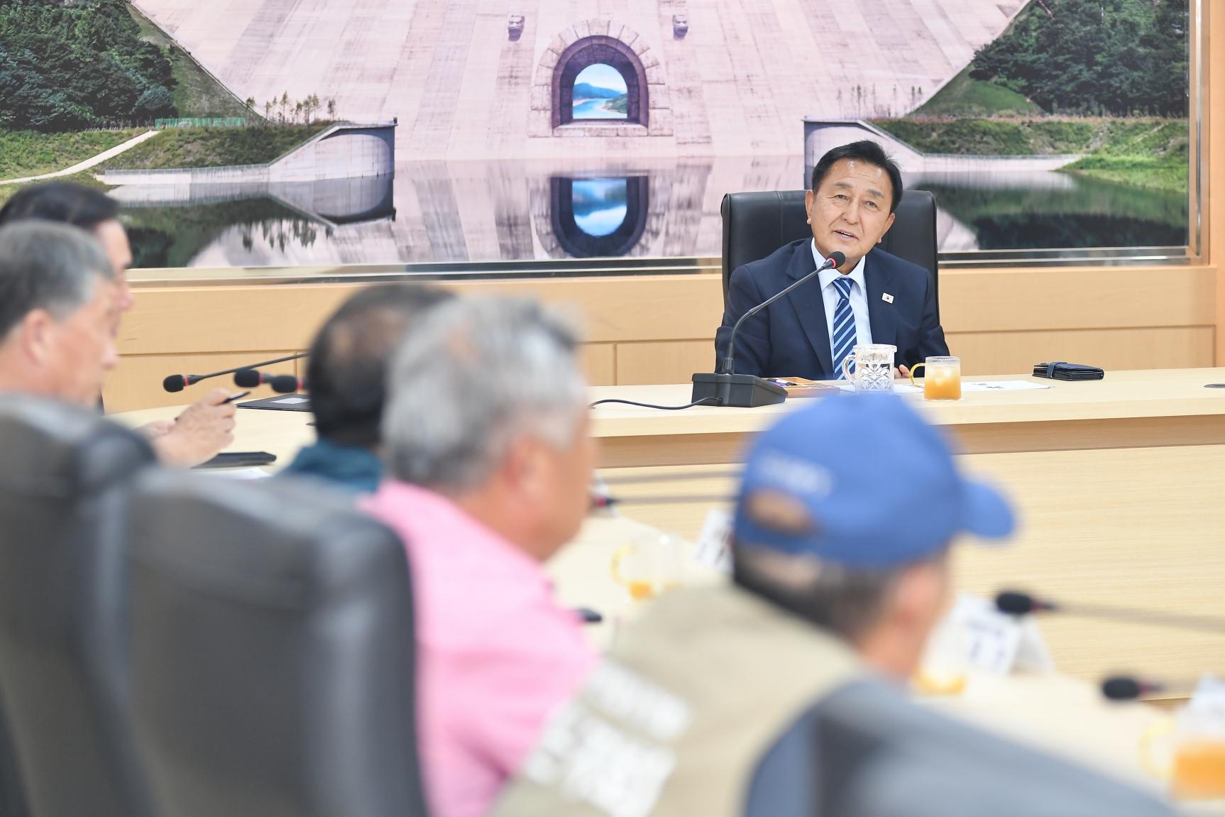 화천군 이장연합회 운영위 간담회 의 사진