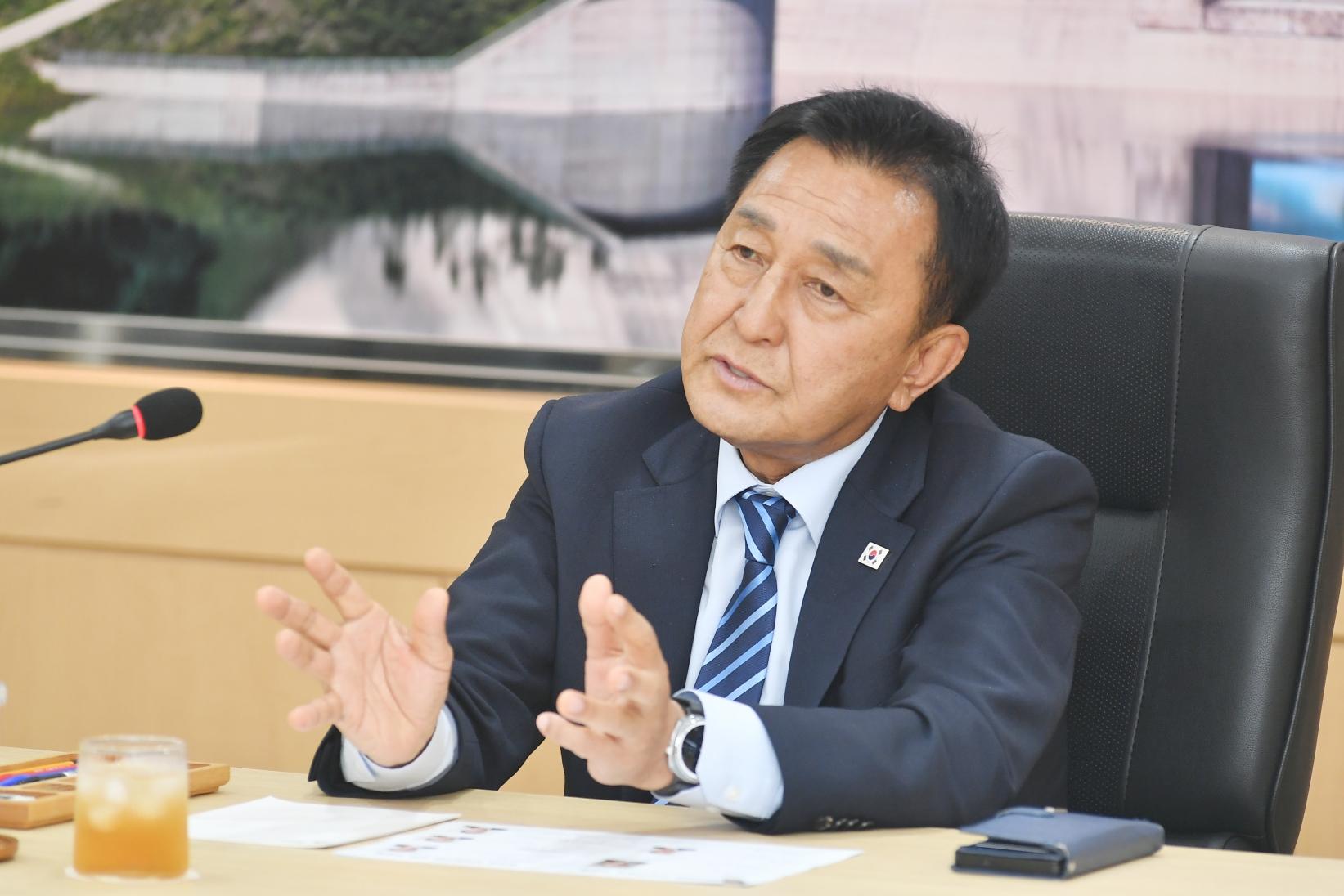 화천군 이장연합회 운영위 간담회 의 사진