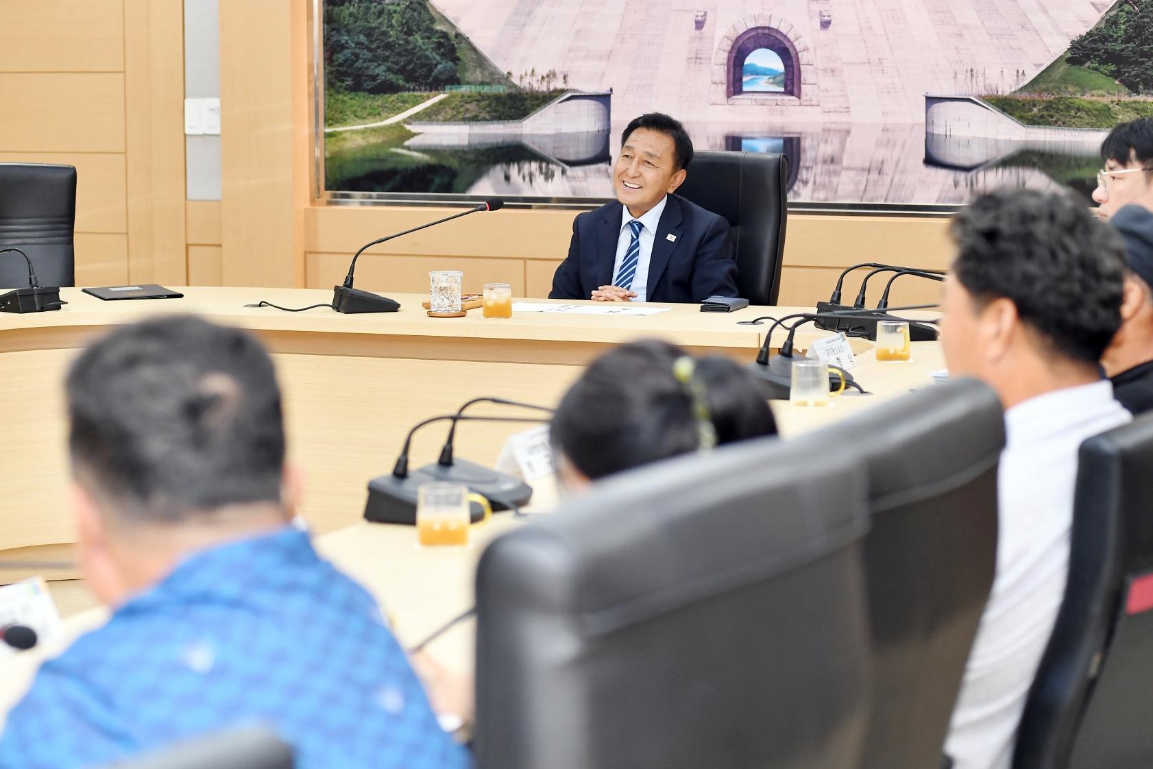 화천군 이장연합회 운영위 간담회 의 사진