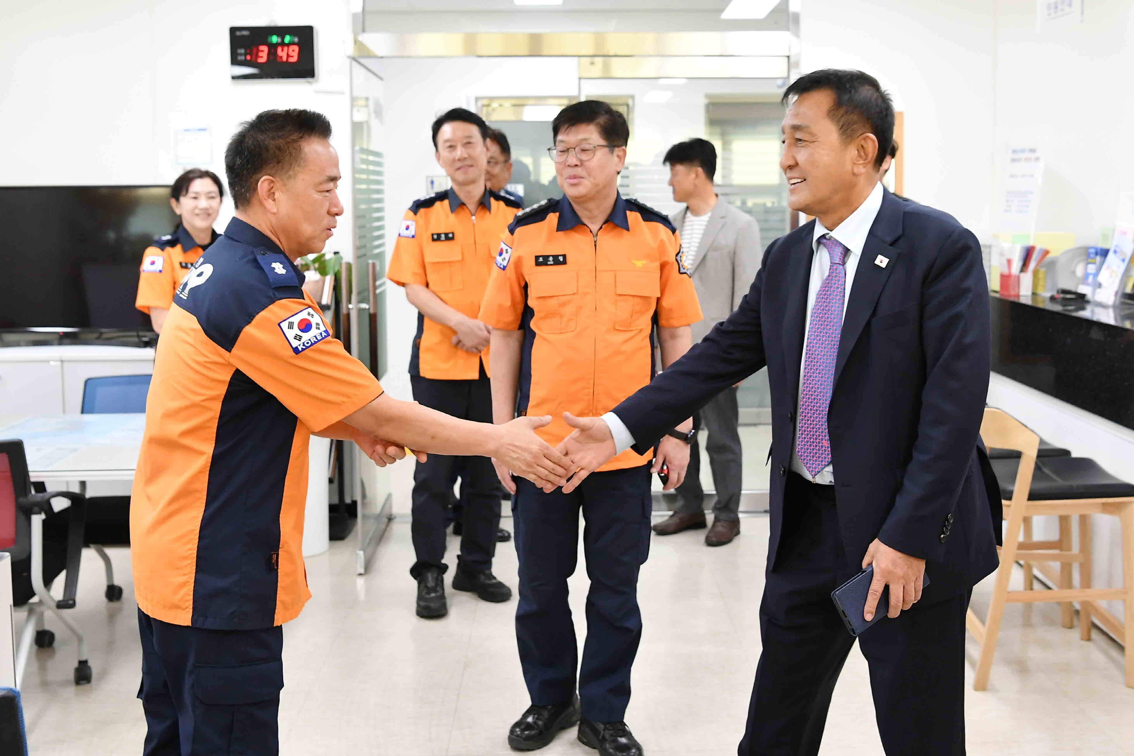 화천소방서 위문 의 사진