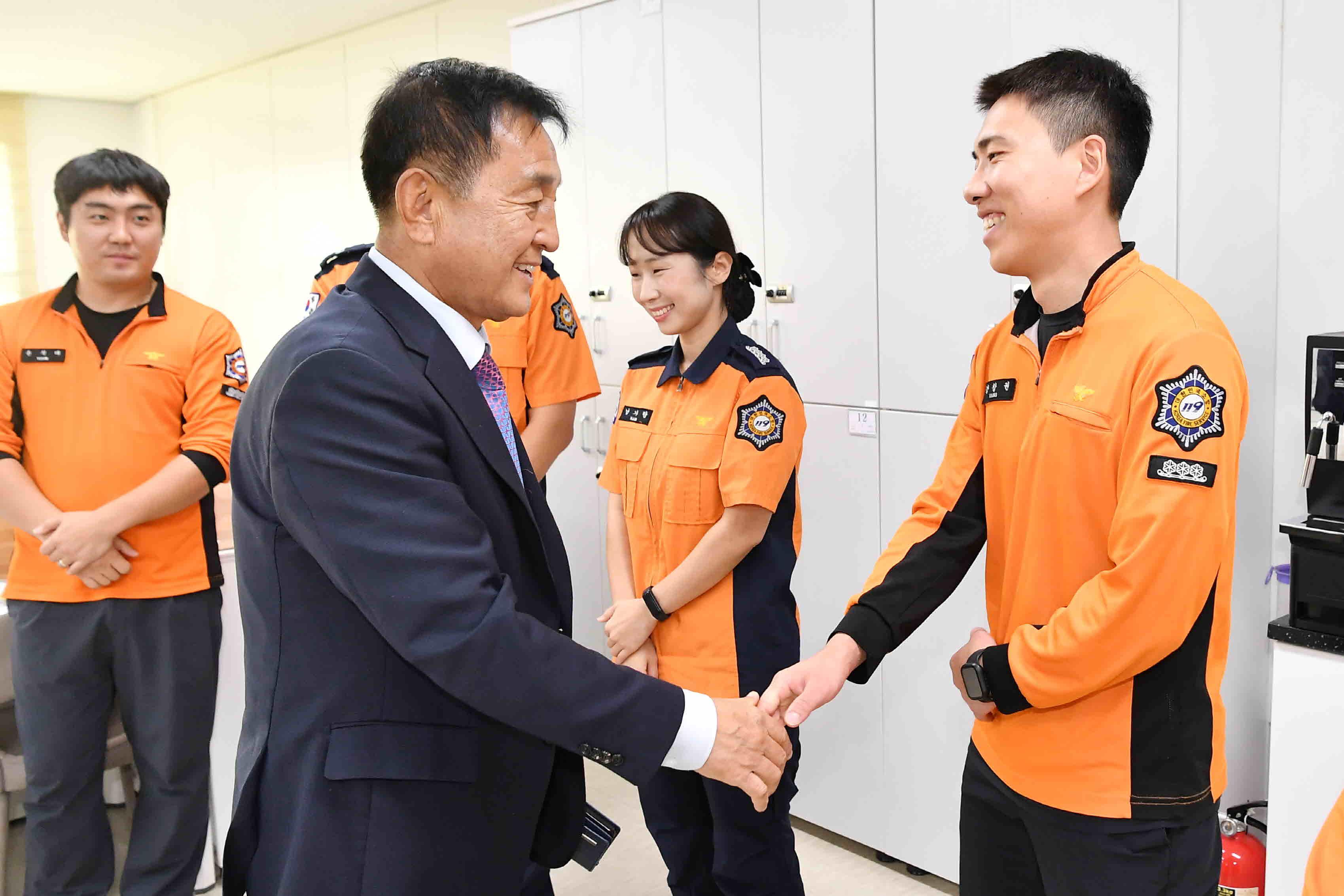 화천소방서 위문 의 사진