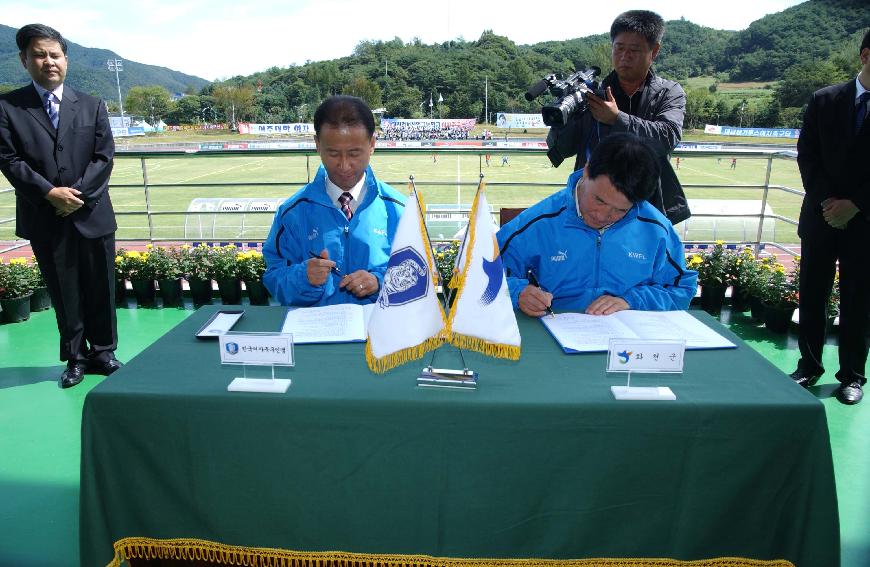 2006추계 한국여자축구연맹전 및 조인식 의 사진
