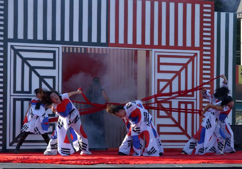 건곤감리 공연(용화축전) 의 사진