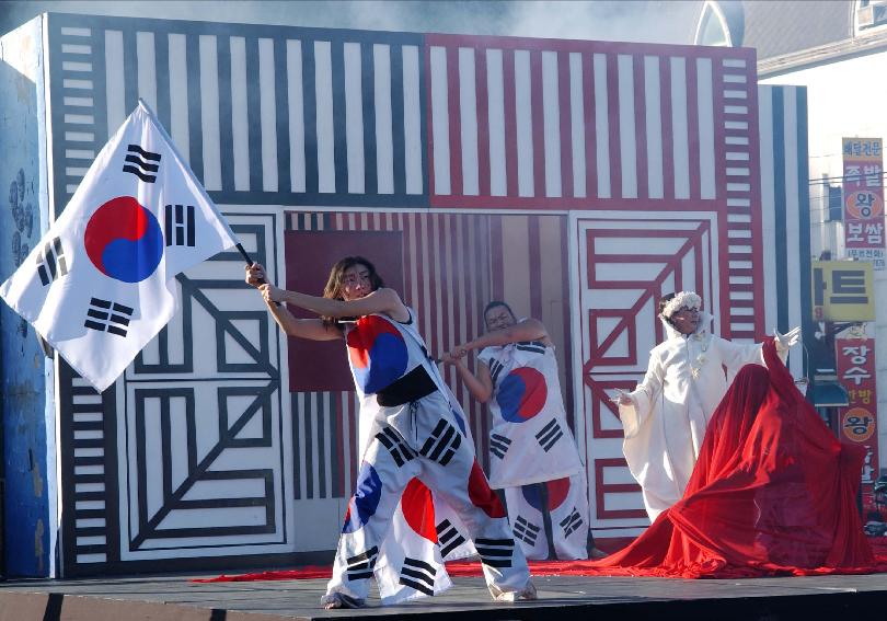 건곤감리 공연(용화축전) 의 사진