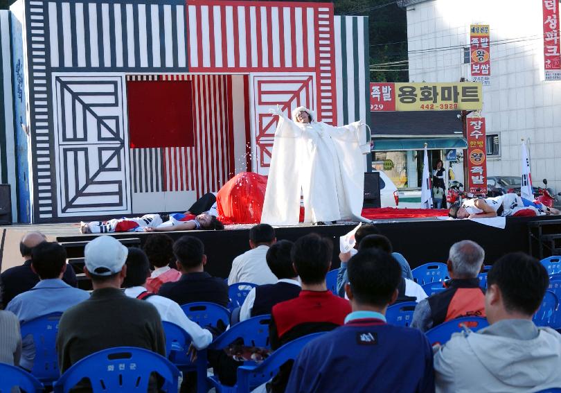 건곤감리 공연(용화축전) 의 사진