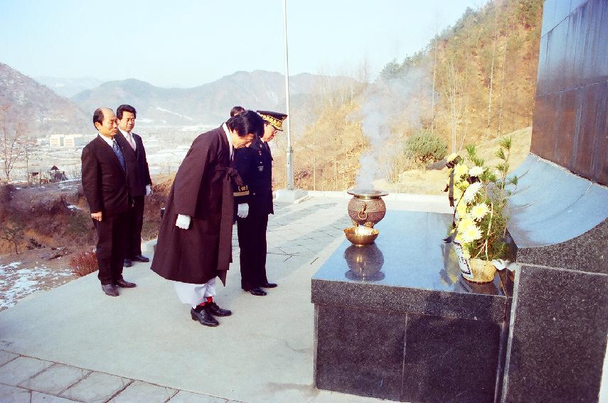 충열탑 참배 사진