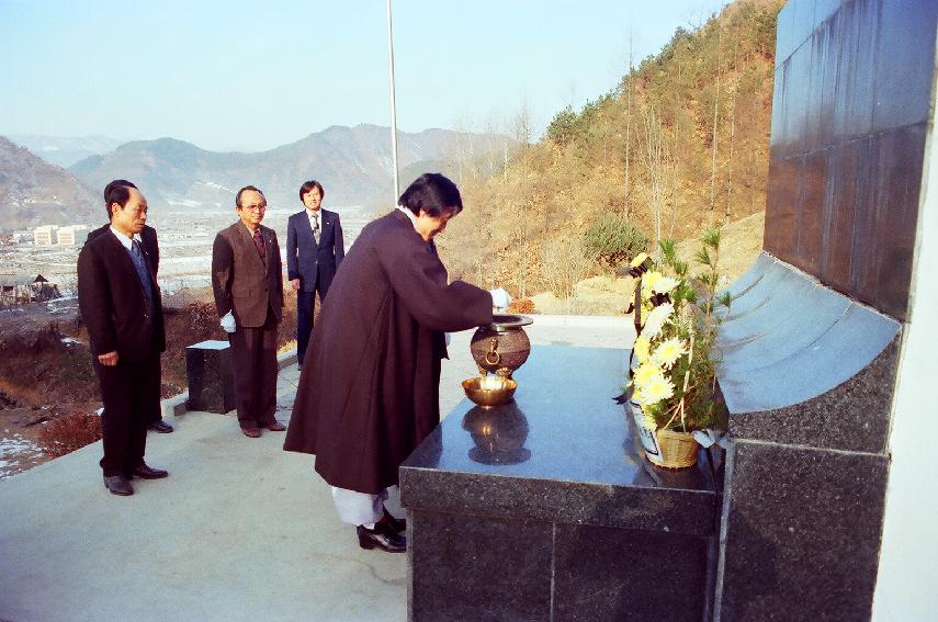 충열탑 참배 의 사진