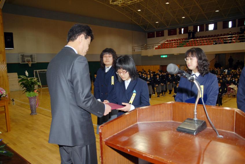 화천중.고등학교 졸업식 의 사진