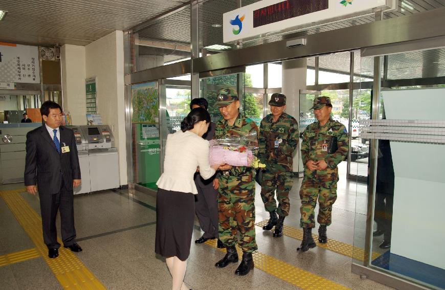 신임칠성부대장 방문 의 사진