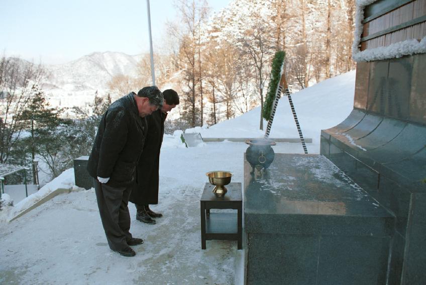 충열탑 참배 사진