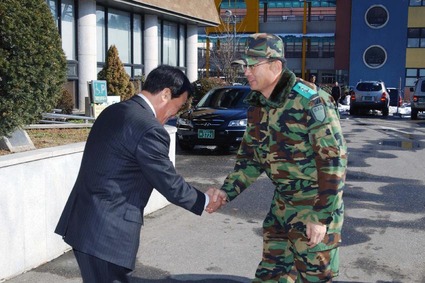 신임 이기자부대장 방문 의 사진