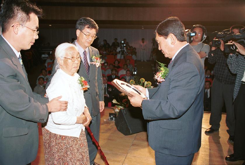 정군100주년 기념식 의 사진