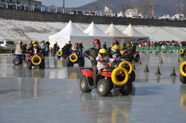 2009산천어축제 체험행사(눈썰매,얼음썰매,봅슬레이,4륜오토바이) 의 사진