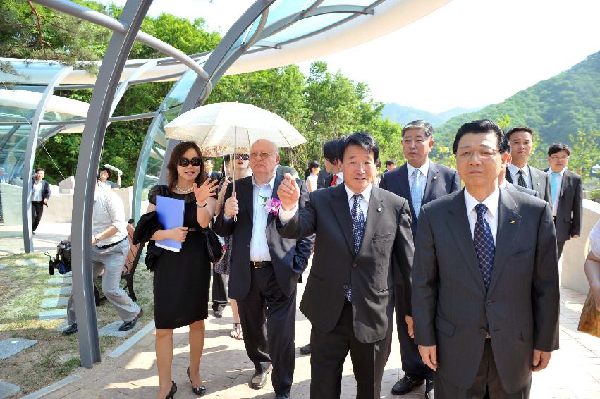 세계평화의 종공원 시찰 의 사진