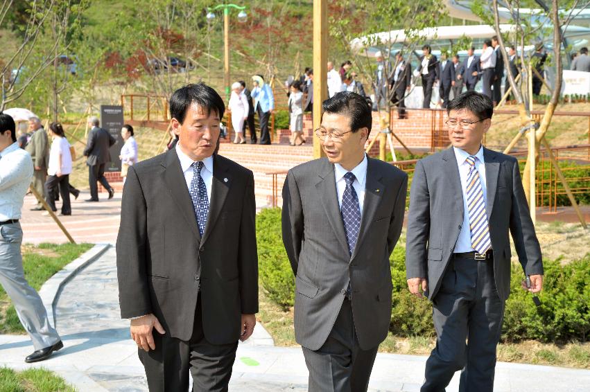 세계평화의 종공원 시찰 의 사진