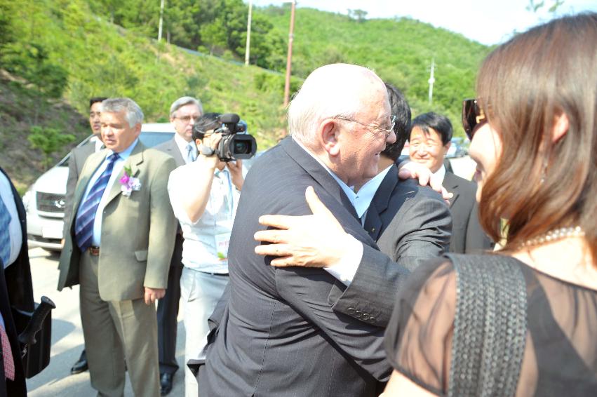 세계평화의 종공원 시찰 의 사진