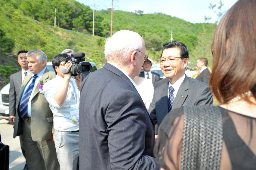 세계평화의 종공원 시찰 의 사진