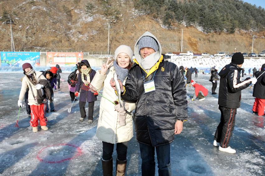 동남아시아 산천어축제 관광객 의 사진