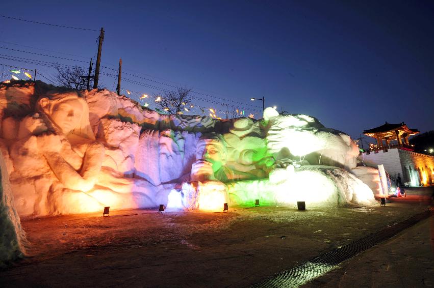 2010산천어축제장 눈조각,얼곰이성 의 사진