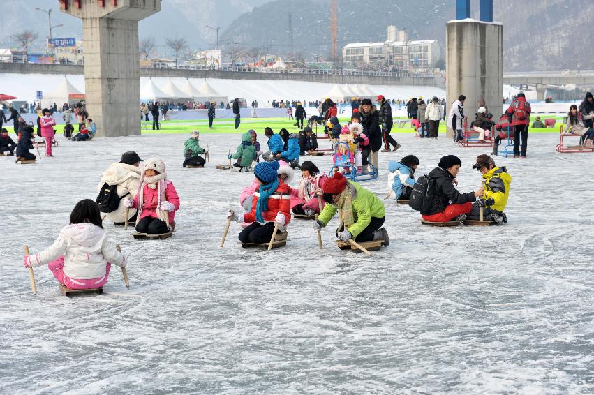 2010산천어축제 체험행사(눈썰매,얼음썰매,봅슬레이) 의 사진