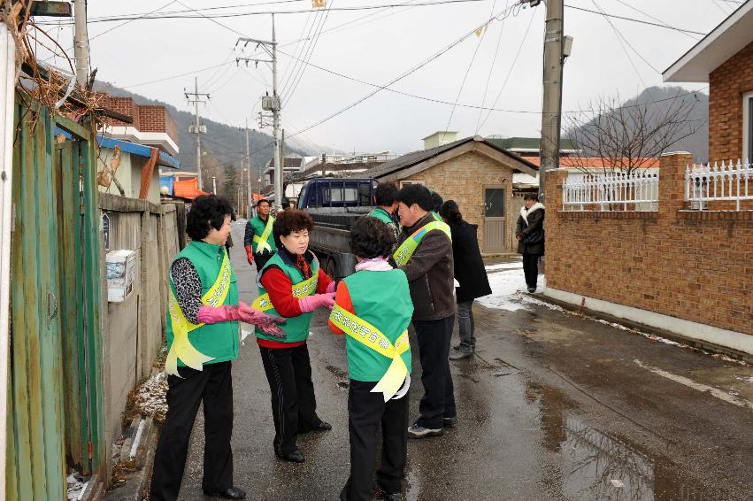 새마을지회 불우이웃돕기 연탄 전달식 의 사진