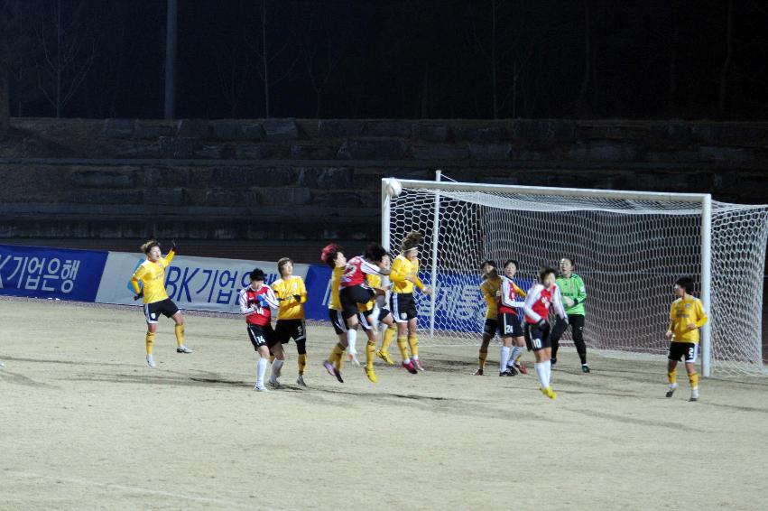 2011 WK-League 한국여자축구 경기 의 사진