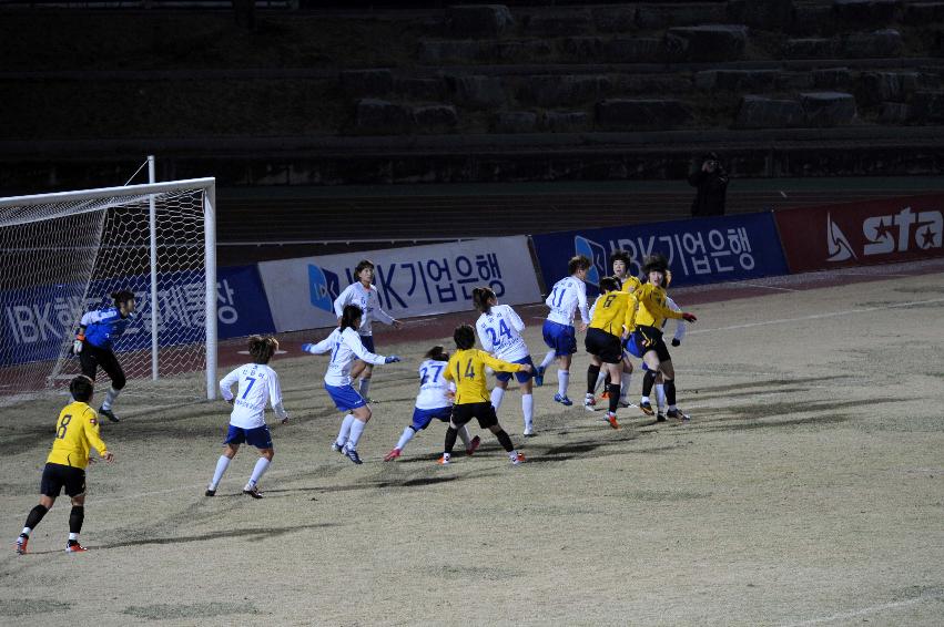 2011 WK-League 한국여자축구 경기 의 사진